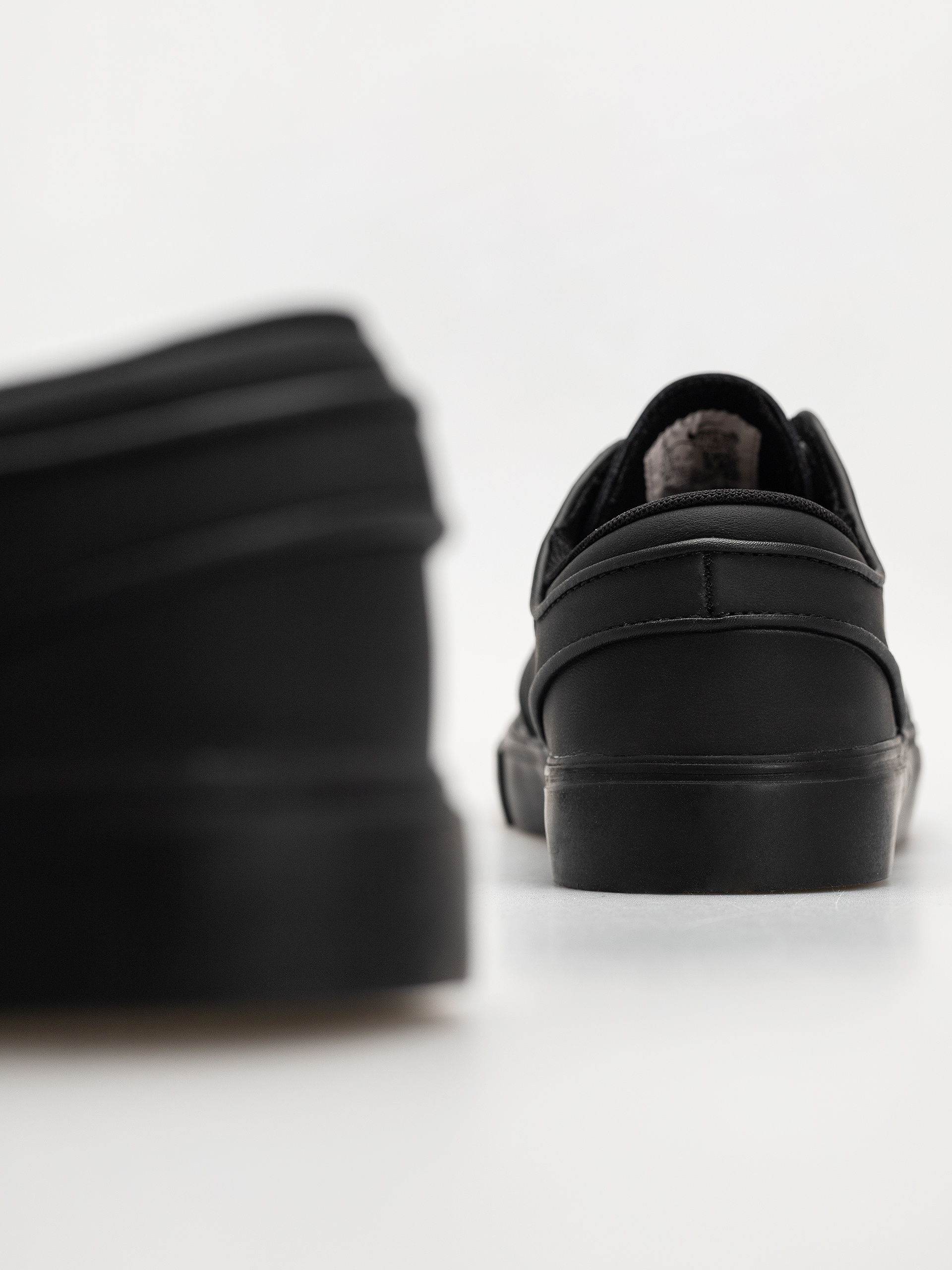 Cipők Nike SB Zoom Janoski OG+ ISO (black/black black black)