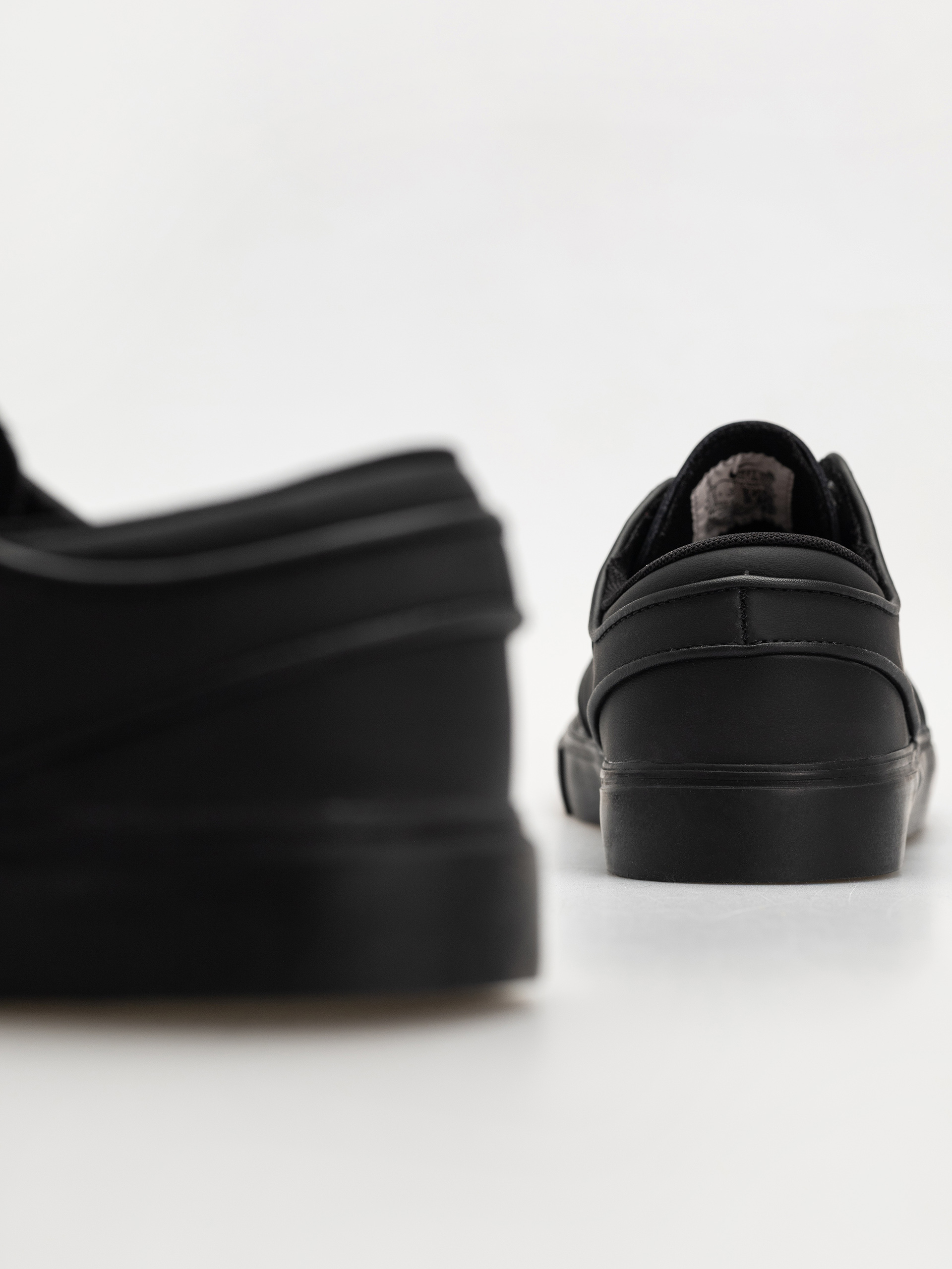 Cipők Nike SB Zoom Janoski OG+ ISO (black/black black black)