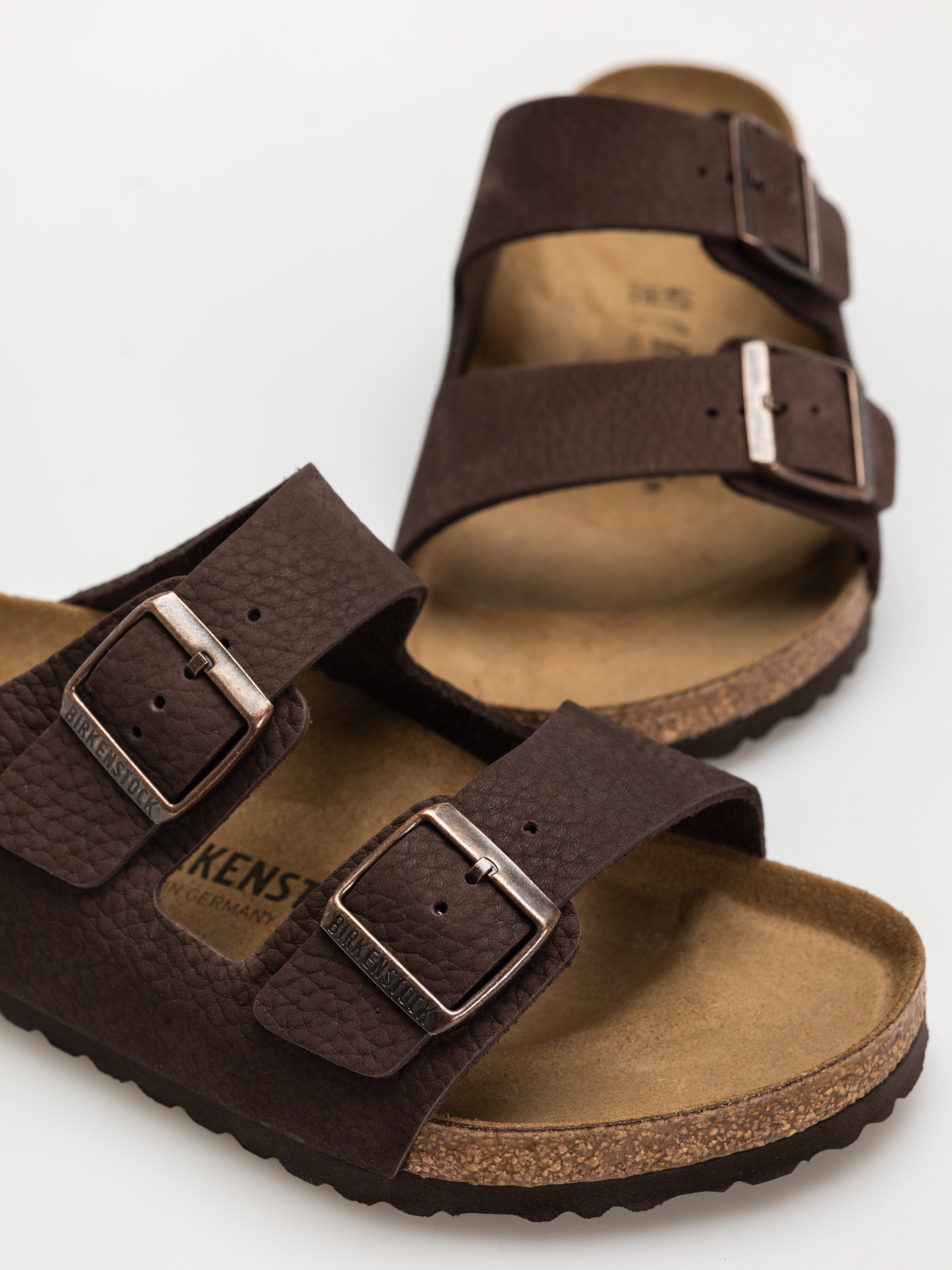 Flip-flop papucsok Birkenstock Arizona Nubuck Leather Regular (desert buck roast)