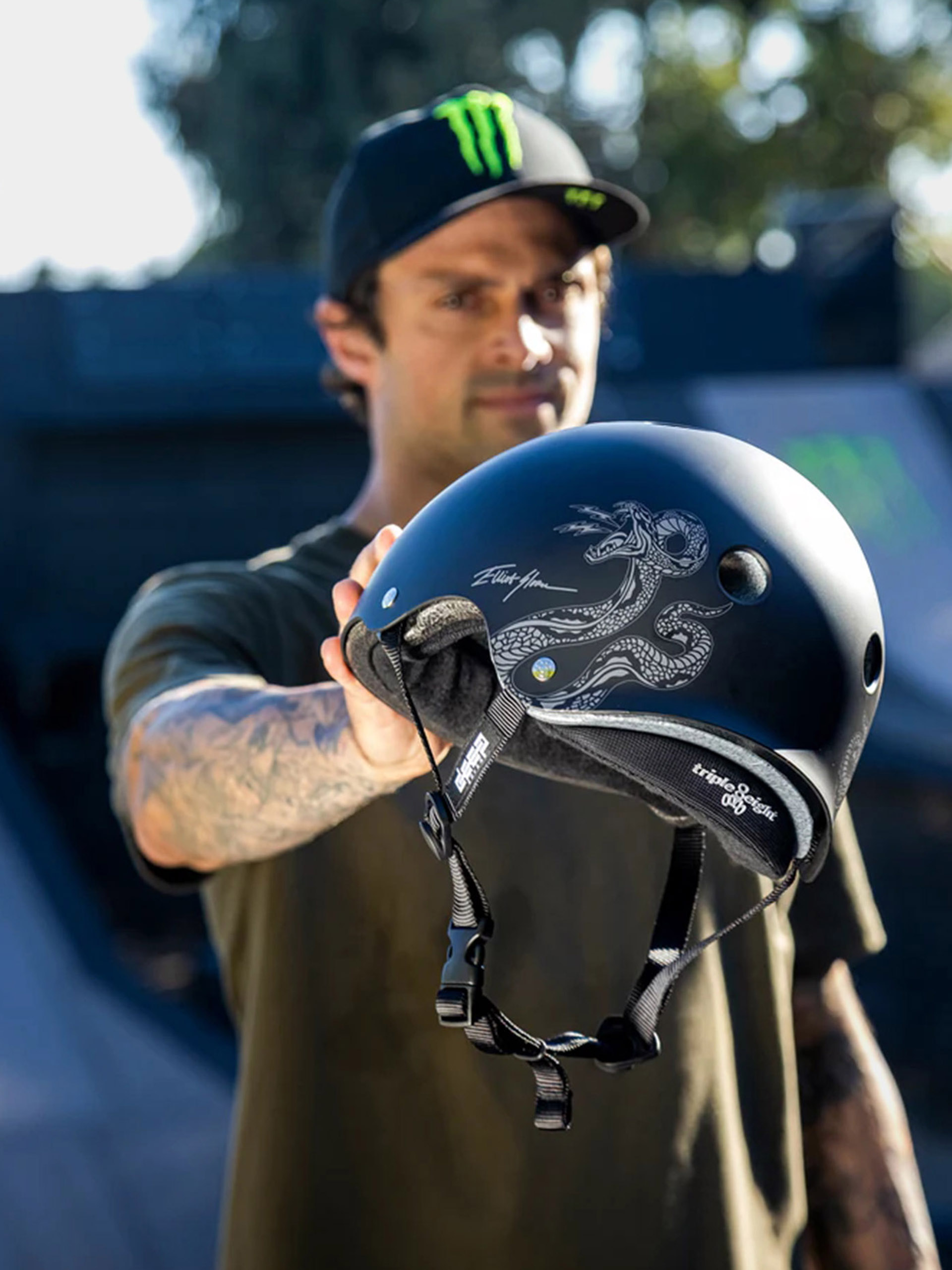 Sisak Triple Eight Deep Cover Helmet (elliot sloan signature edition)