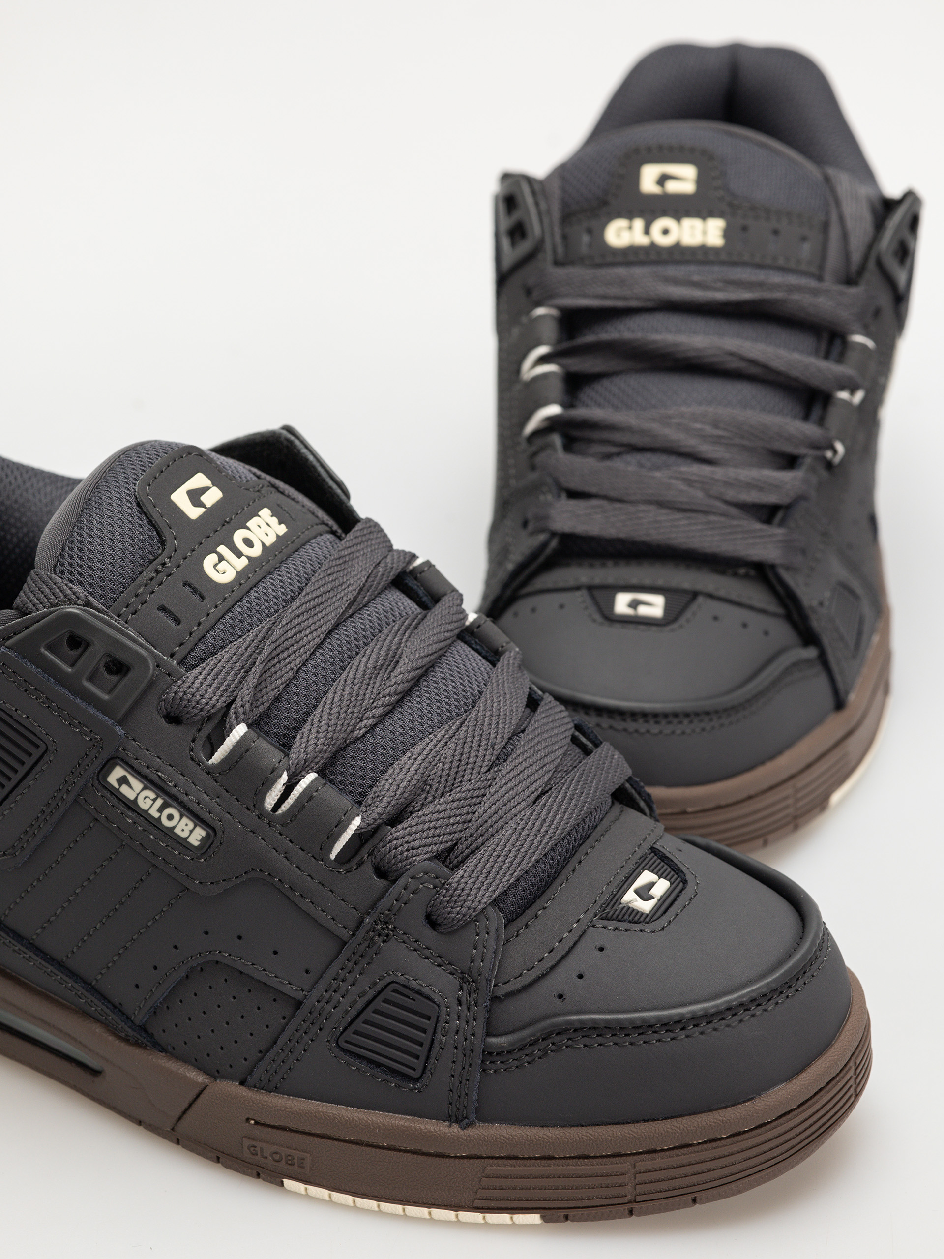 Cipők Globe Sabre (lead/gum)