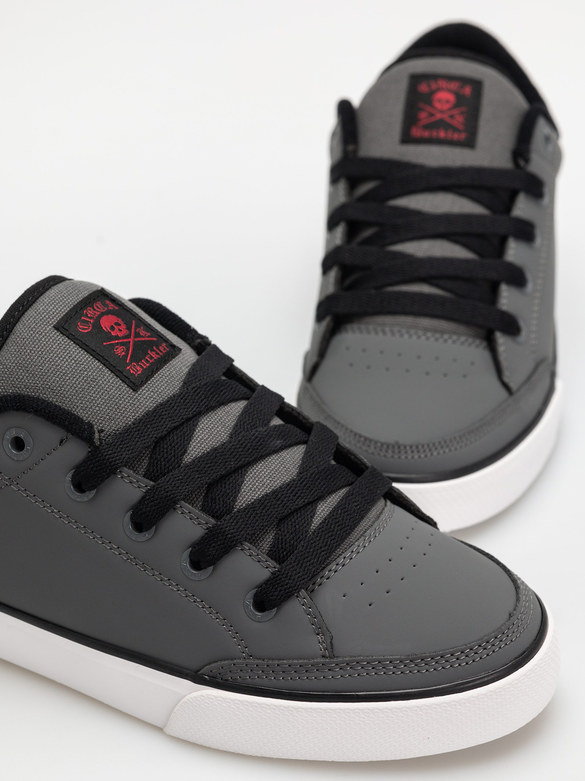 Cipők Circa Buckler Sk (asphalt/caviar/red)