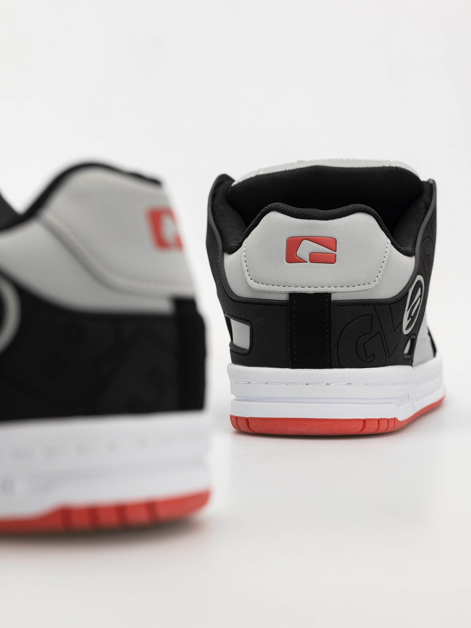 Cipők Globe Tilt (steel/black)