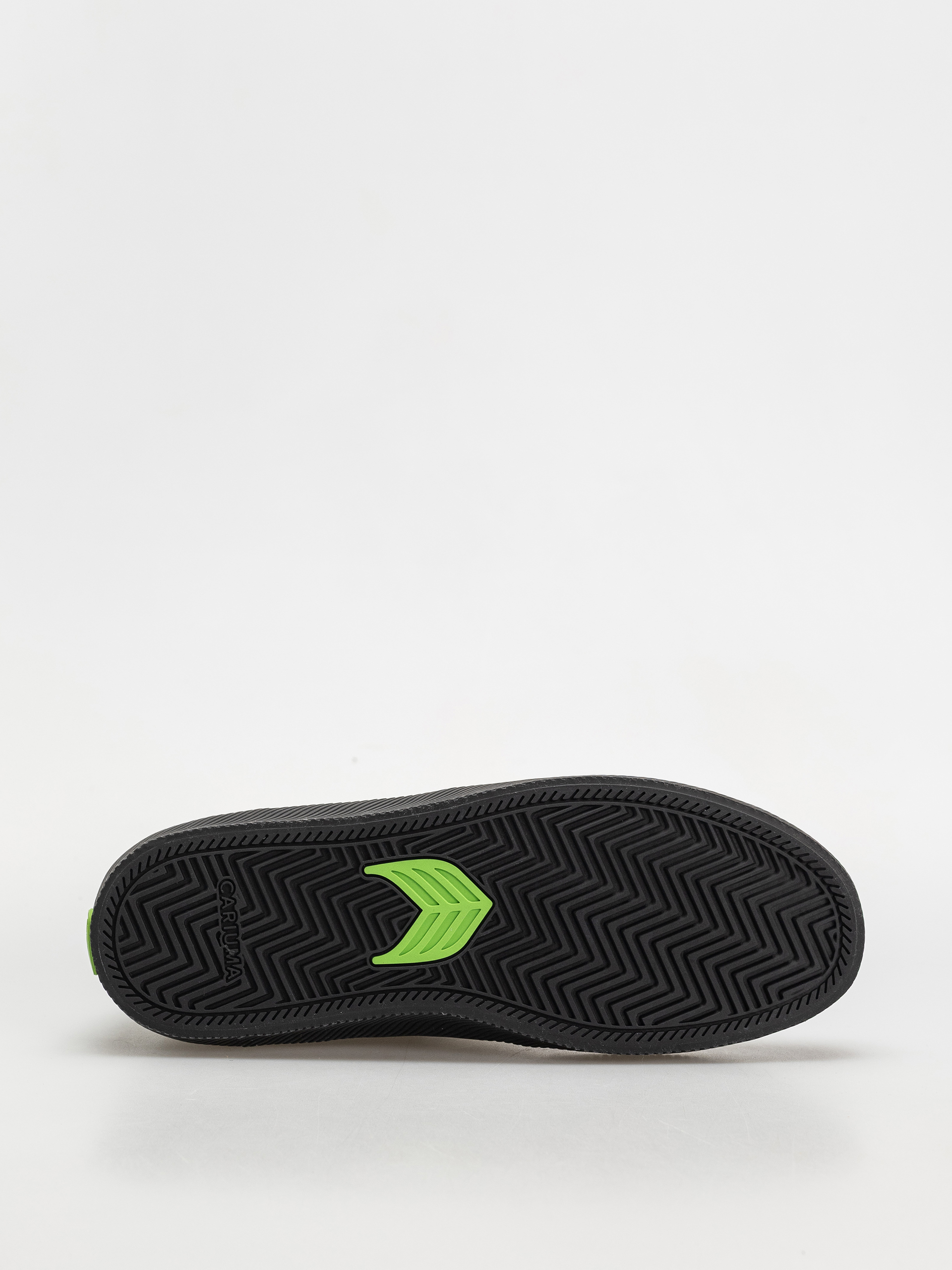 Cariuma Luan Pro Cipők (all black suede ivory logo)