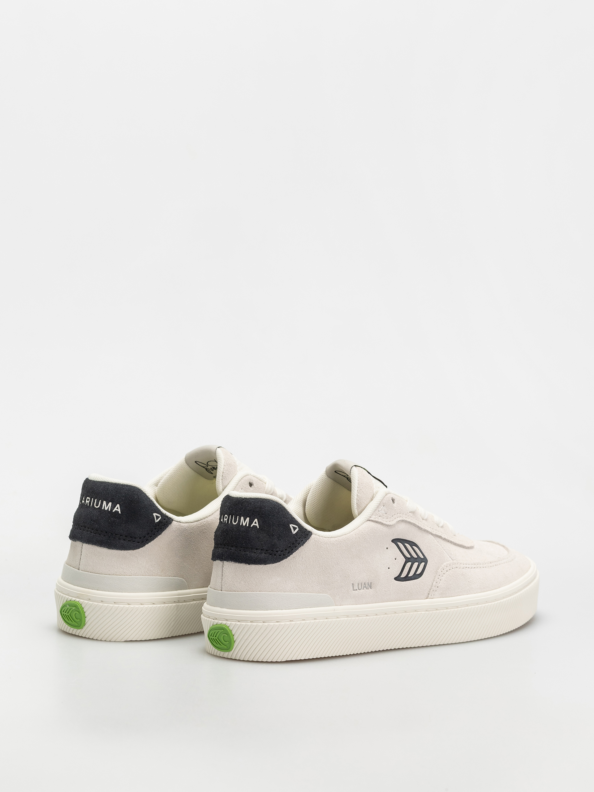 Cariuma Luan Pro Cipők (smoke white suede black logo)