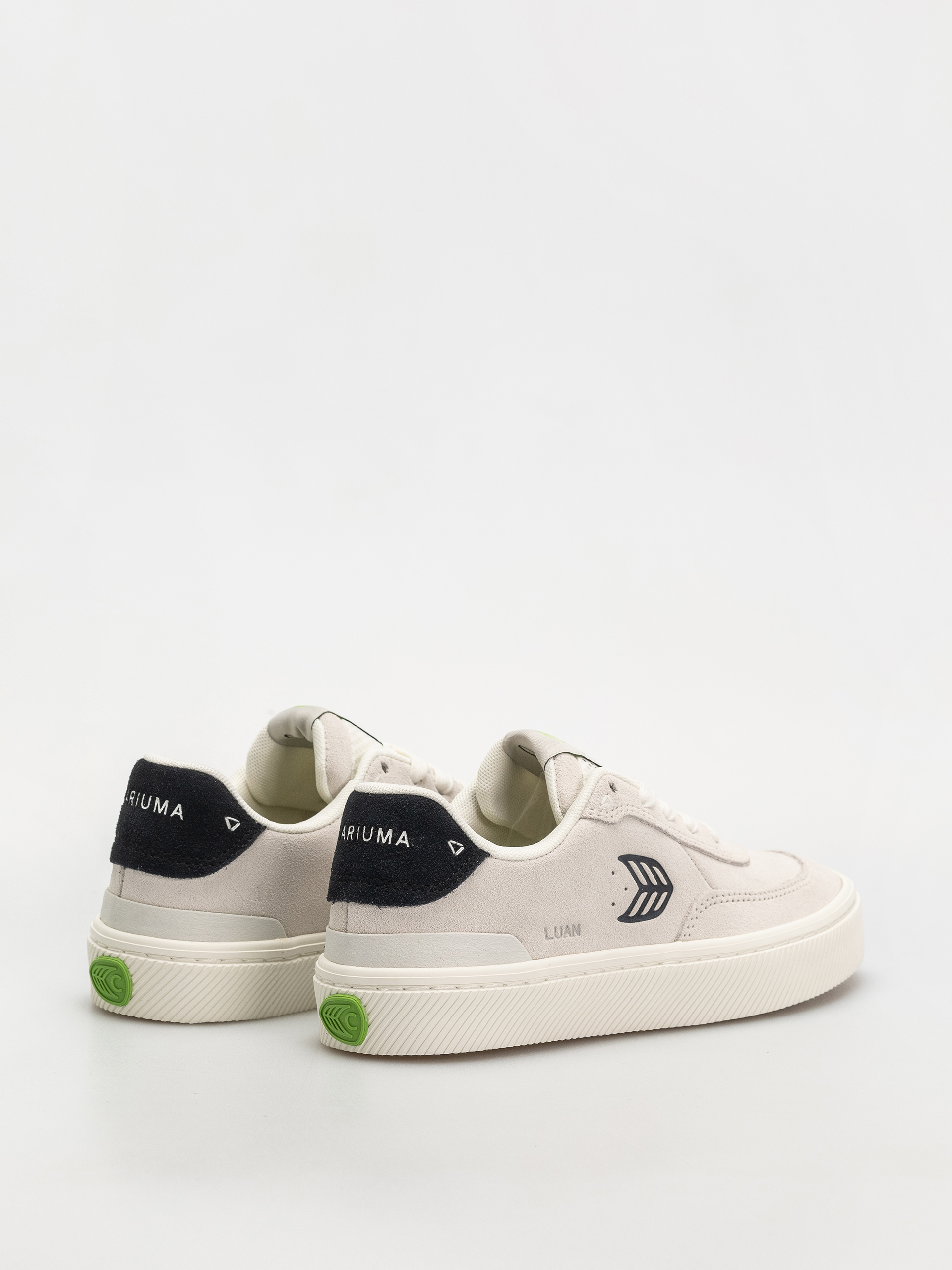 Cariuma Luan Pro Cipők Wmn (smoke white suede black logo)