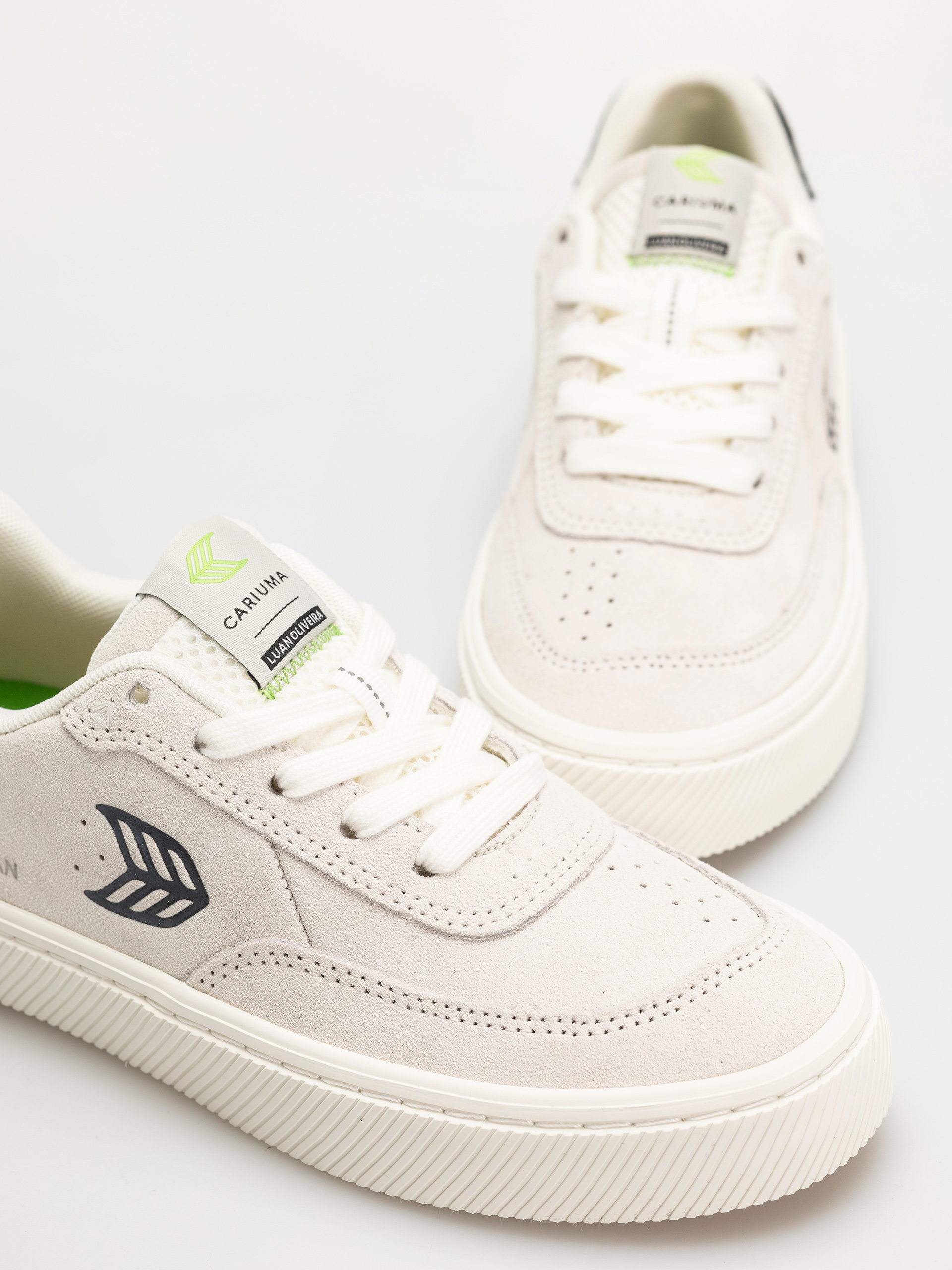 Cariuma Luan Pro Cipők Wmn (smoke white suede black logo)