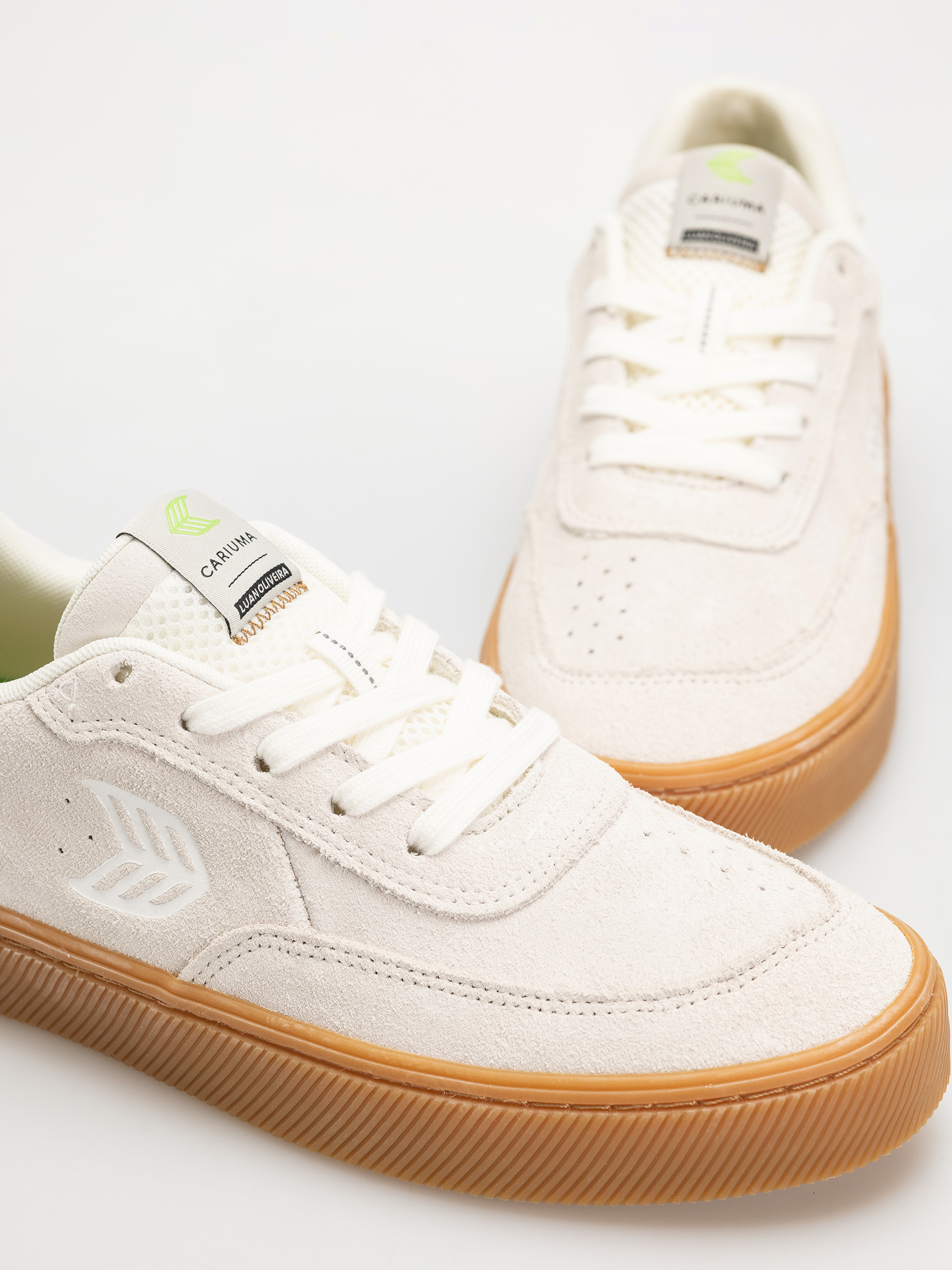 Cariuma Luan Pro Cipők (gum smoke white suede off white logo)