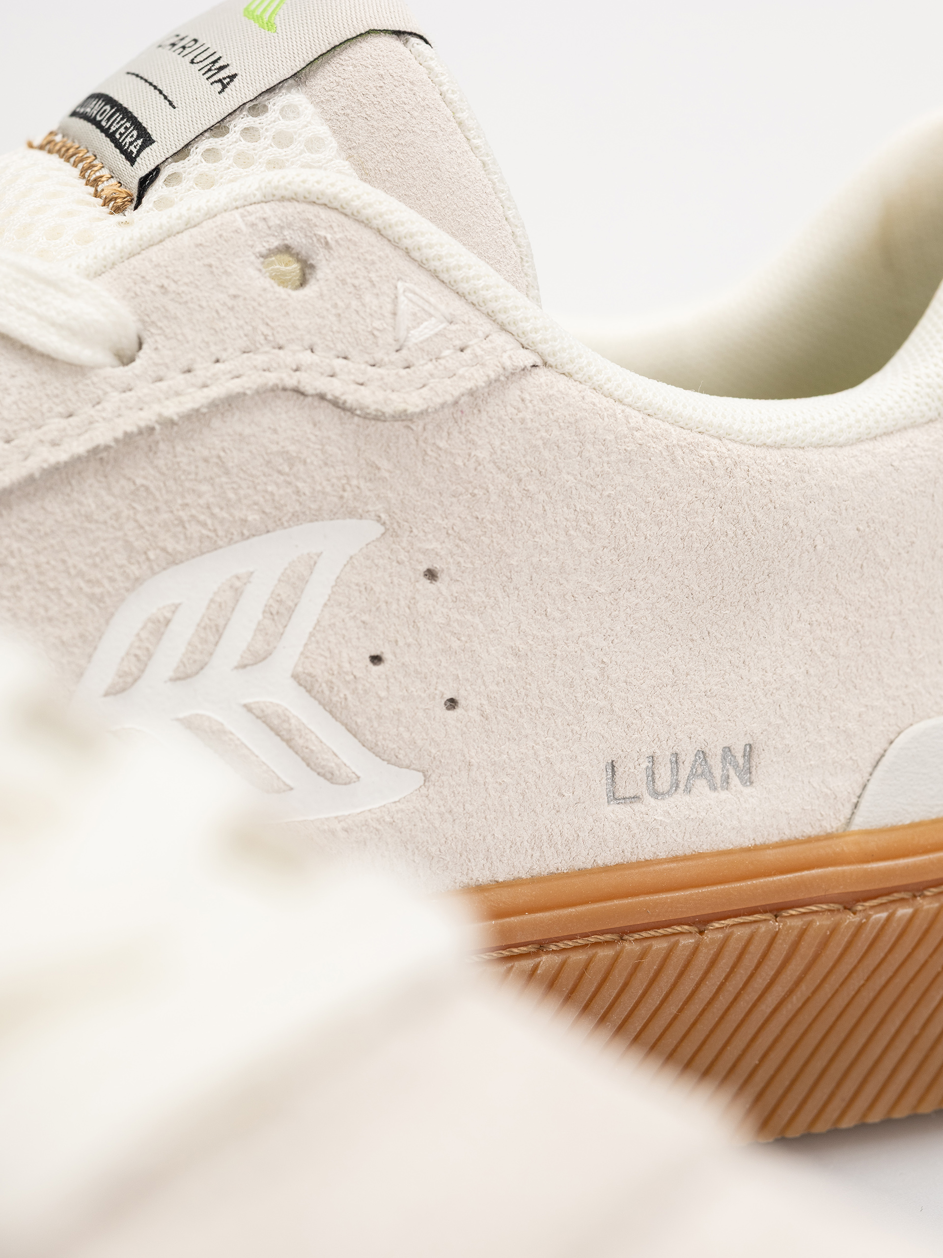 Cariuma Luan Pro Cipők (gum smoke white suede off white logo)