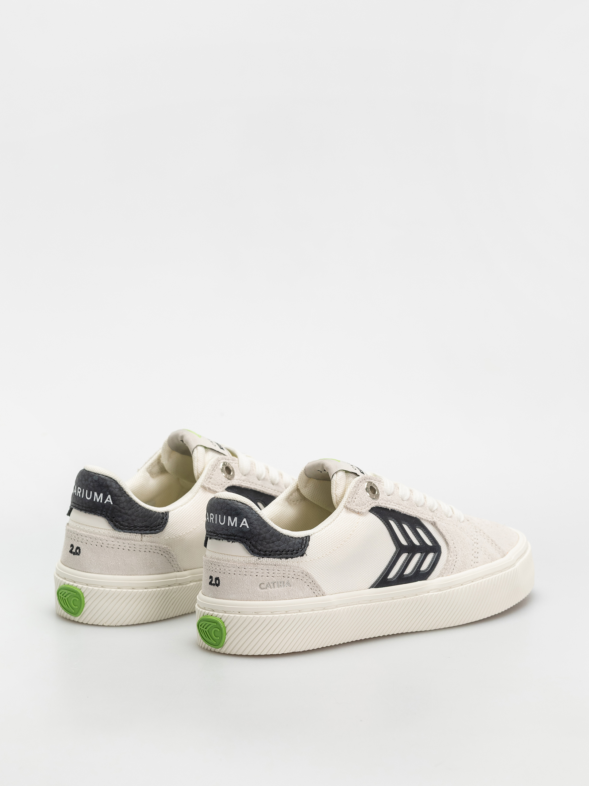 Cariuma Catiba Pro 2.0 Cipők Wmn (smoke white suede off white cordura black logo)