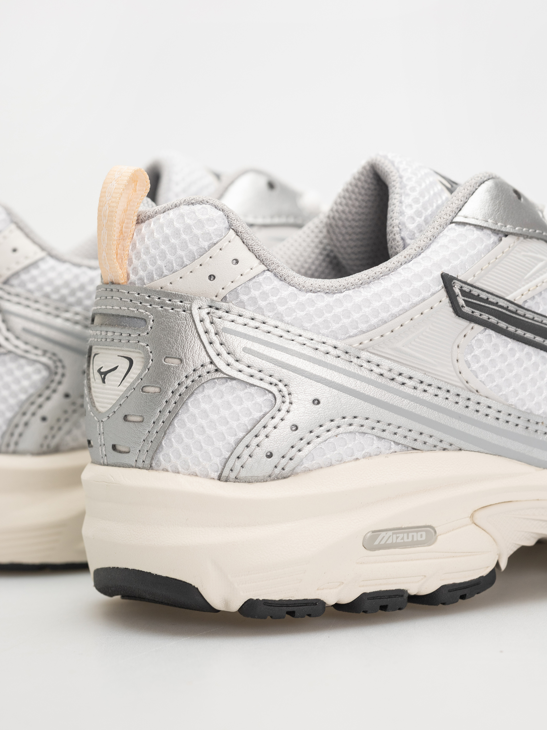 Mizuno MXR Cipők (white/iron gate/peach puree)