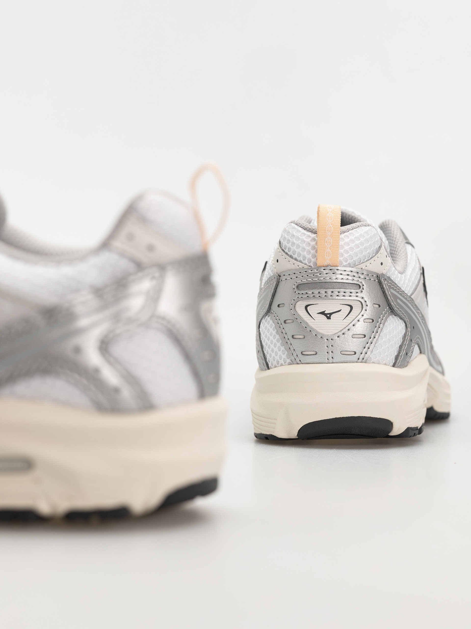 Mizuno MXR Cipők (white/iron gate/peach puree)