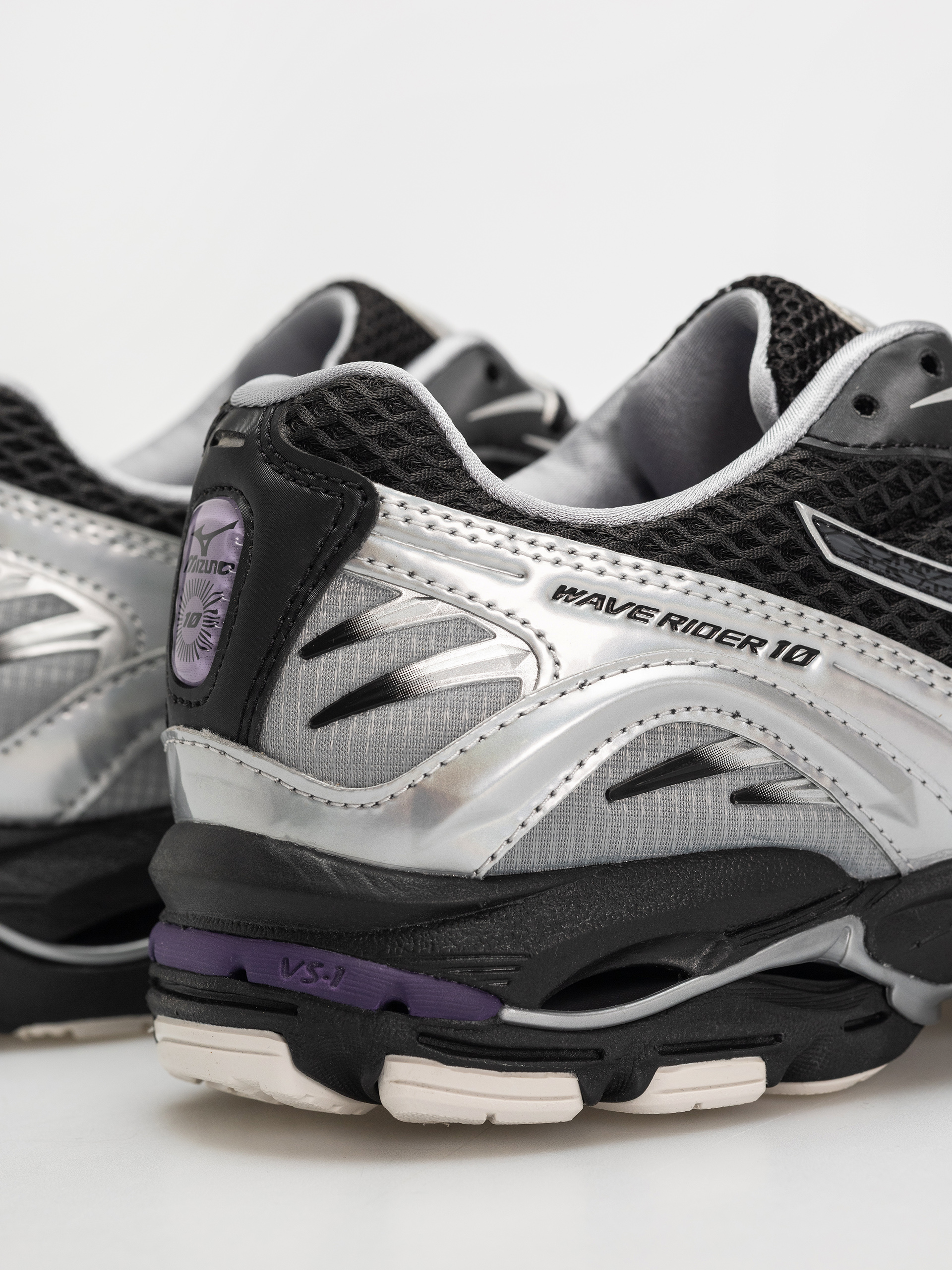 Mizuno Wave Rider 10 Cipők (black/black sand/purple haze)