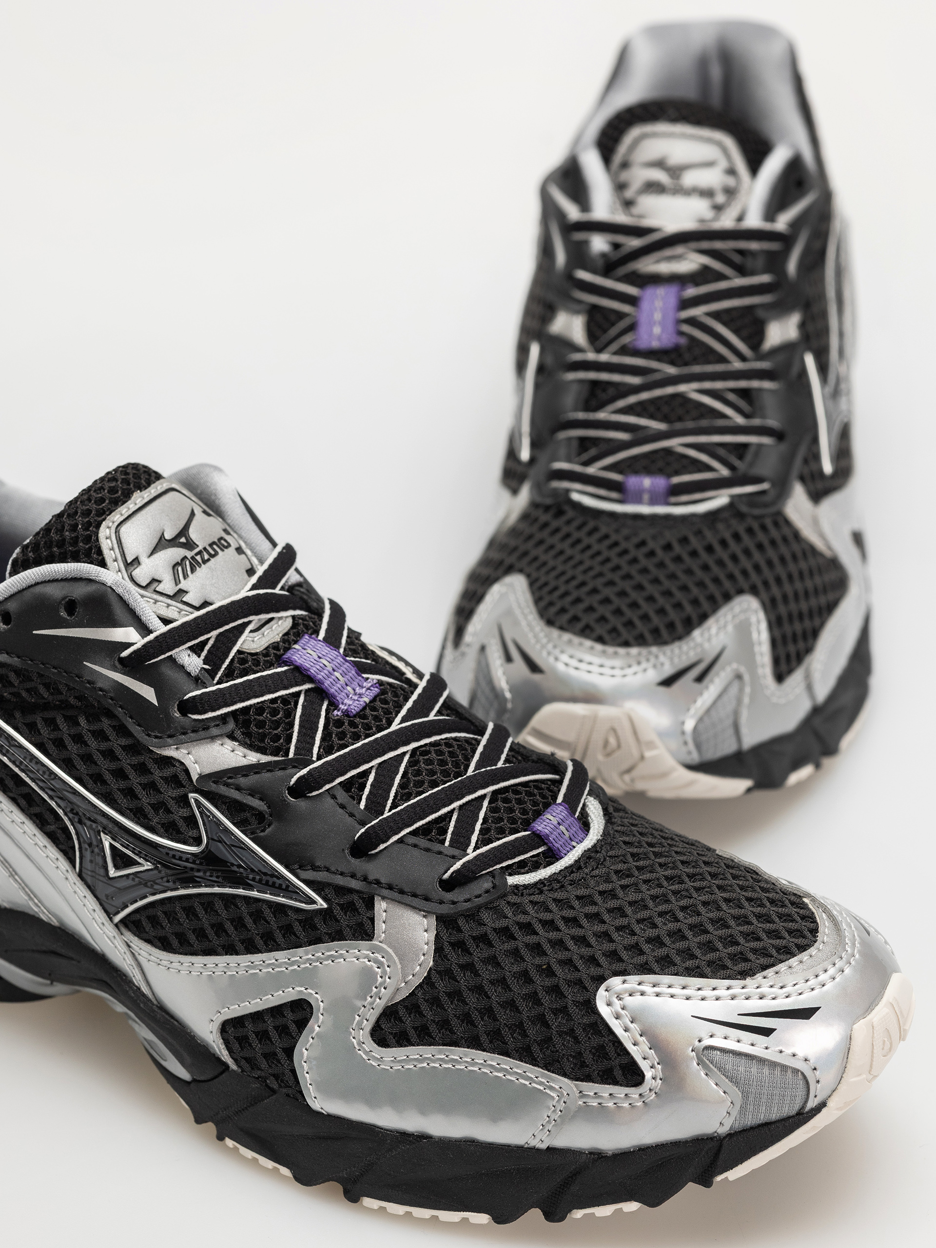 Mizuno Wave Rider 10 Cipők (black/black sand/purple haze)