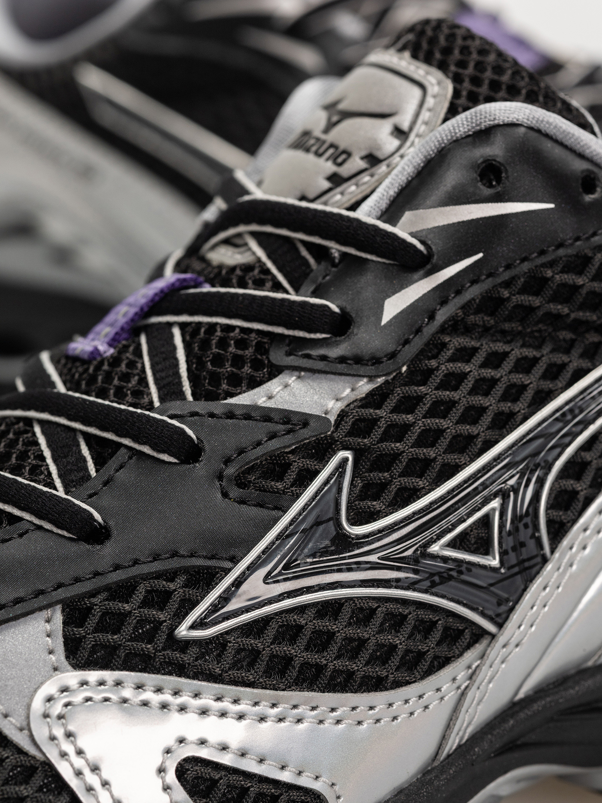 Mizuno Wave Rider 10 Cipők (black/black sand/purple haze)