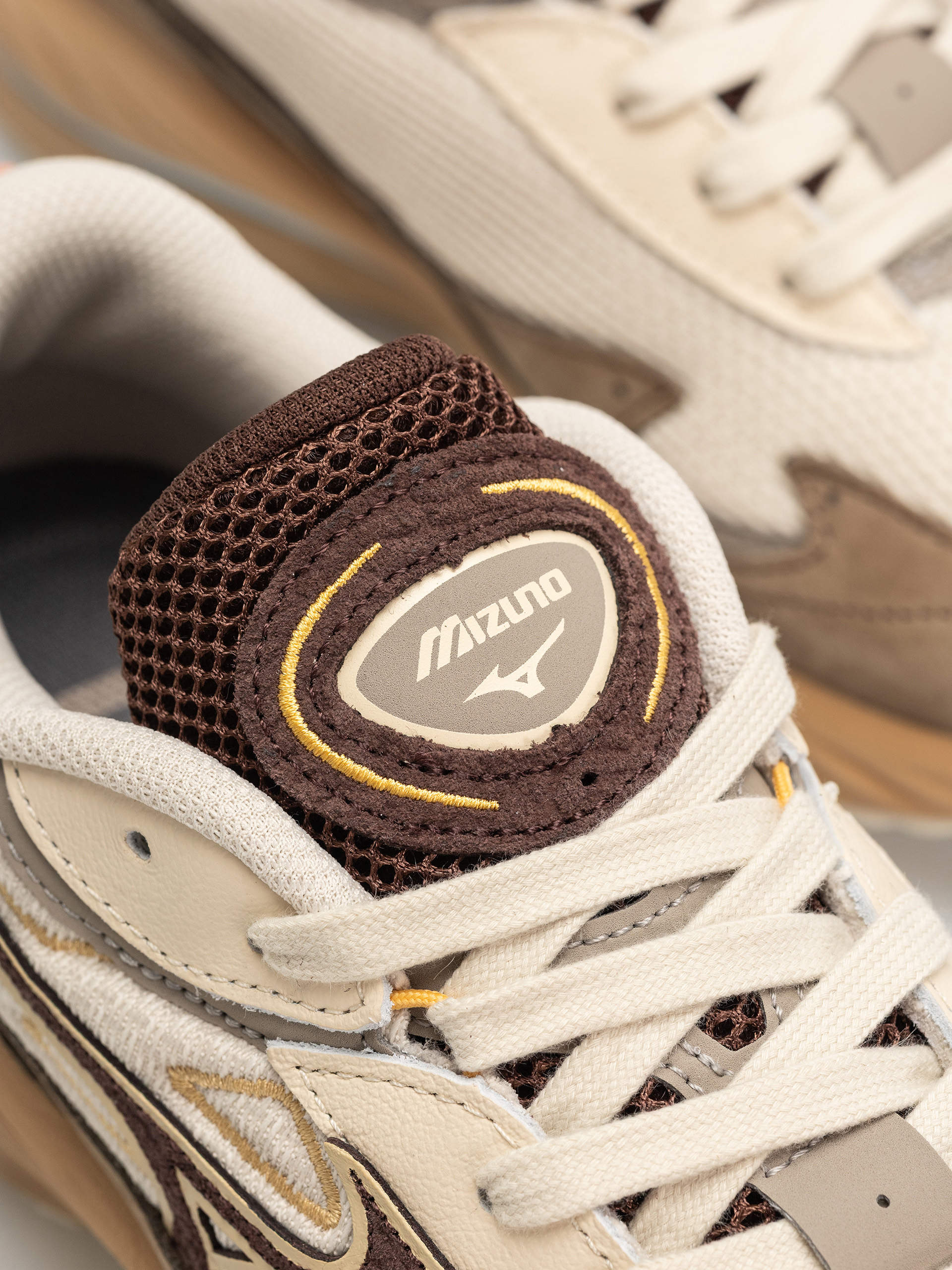 Mizuno Wave Rider Βeta Premium Cipők (vintage khaki/chicory coffee/lantana)
