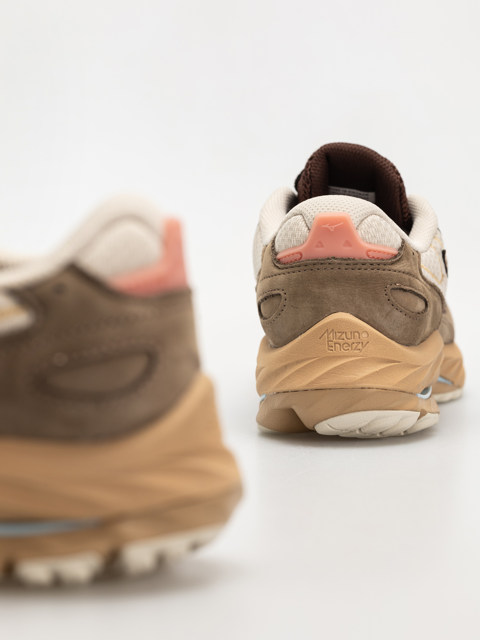 Mizuno Wave Rider Βeta Premium Cipők (vintage khaki/chicory coffee/lantana)