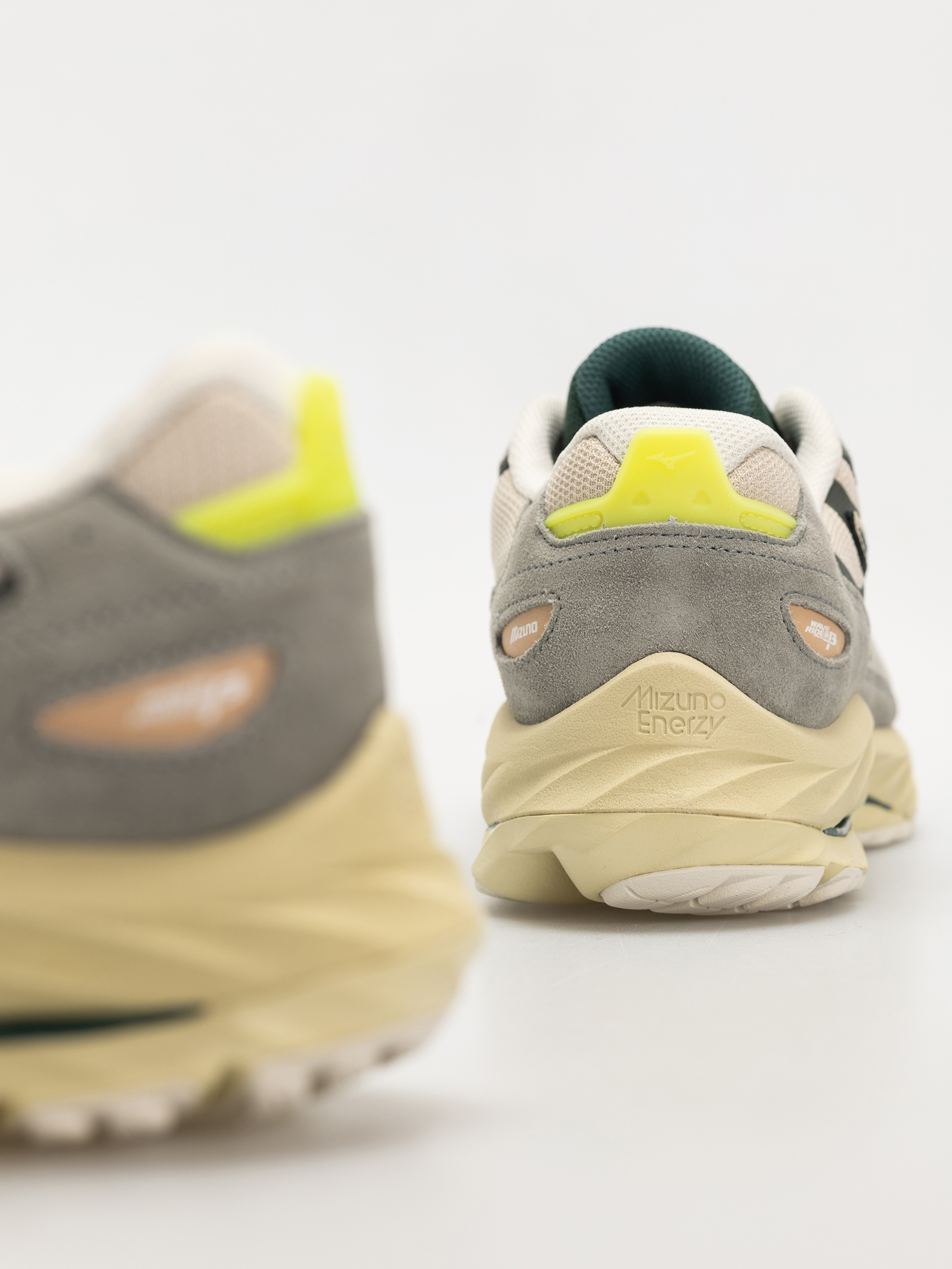 Mizuno Wave Rider Beta Cipők (shadow/pine grove/summer sand)