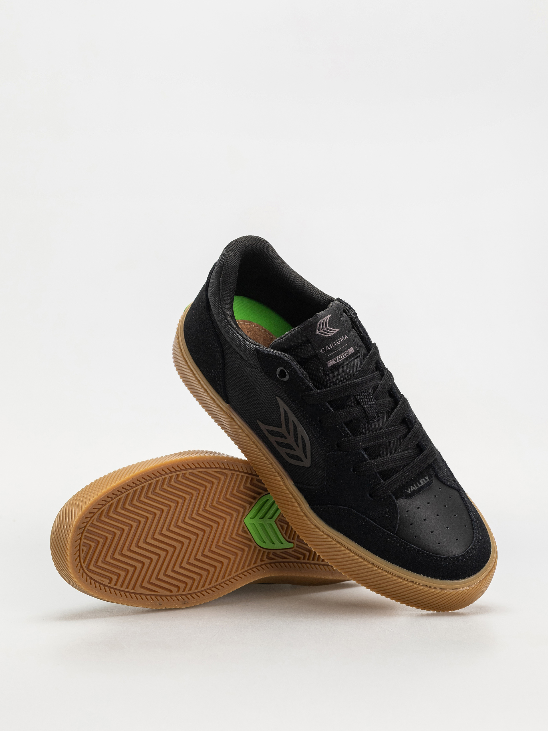 Cariuma Vallely Pro Cipők (gum black suede and cordura ash grey logo)