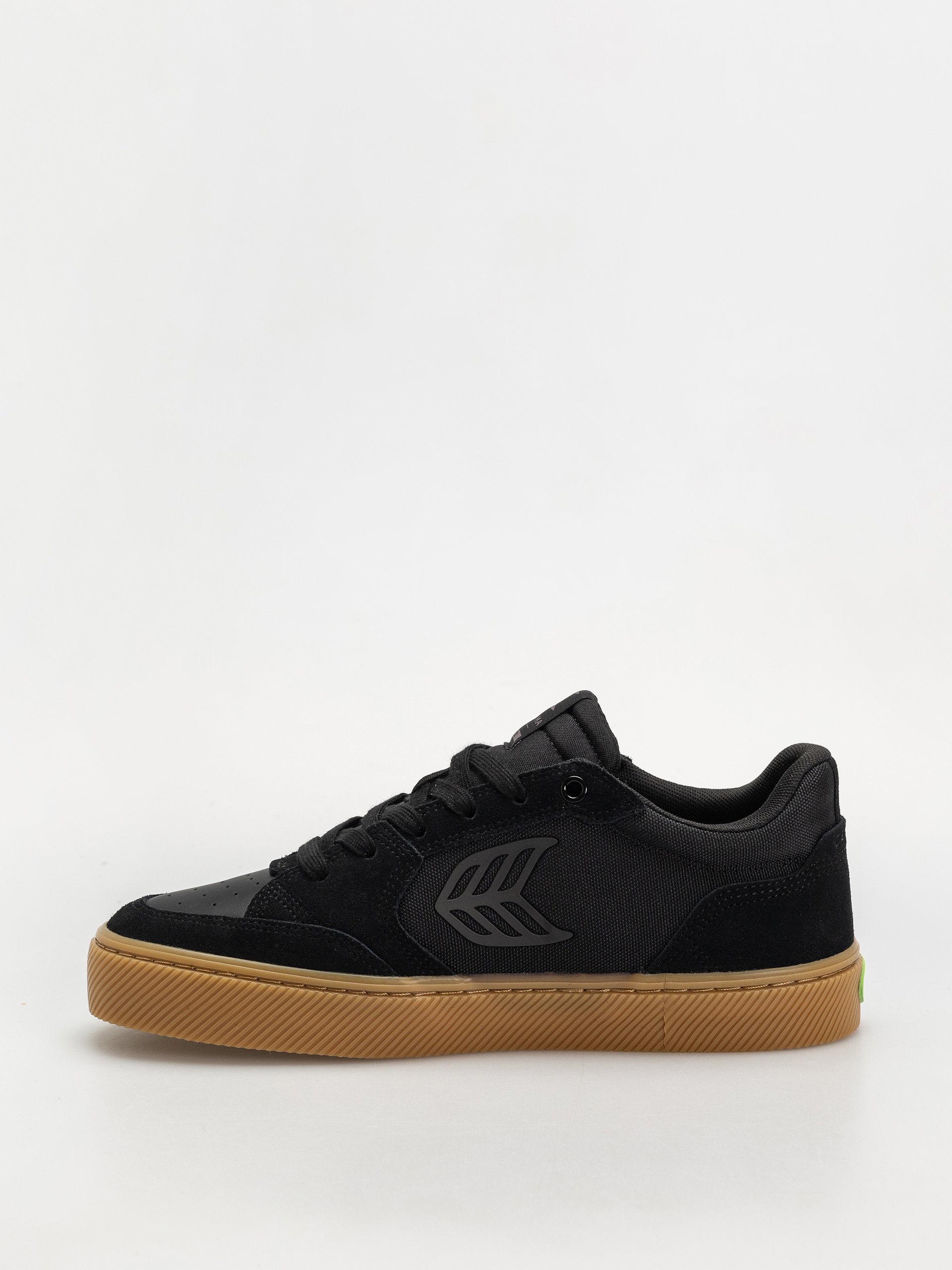 Cariuma Vallely Pro Cipők (gum black suede and cordura ash grey logo)