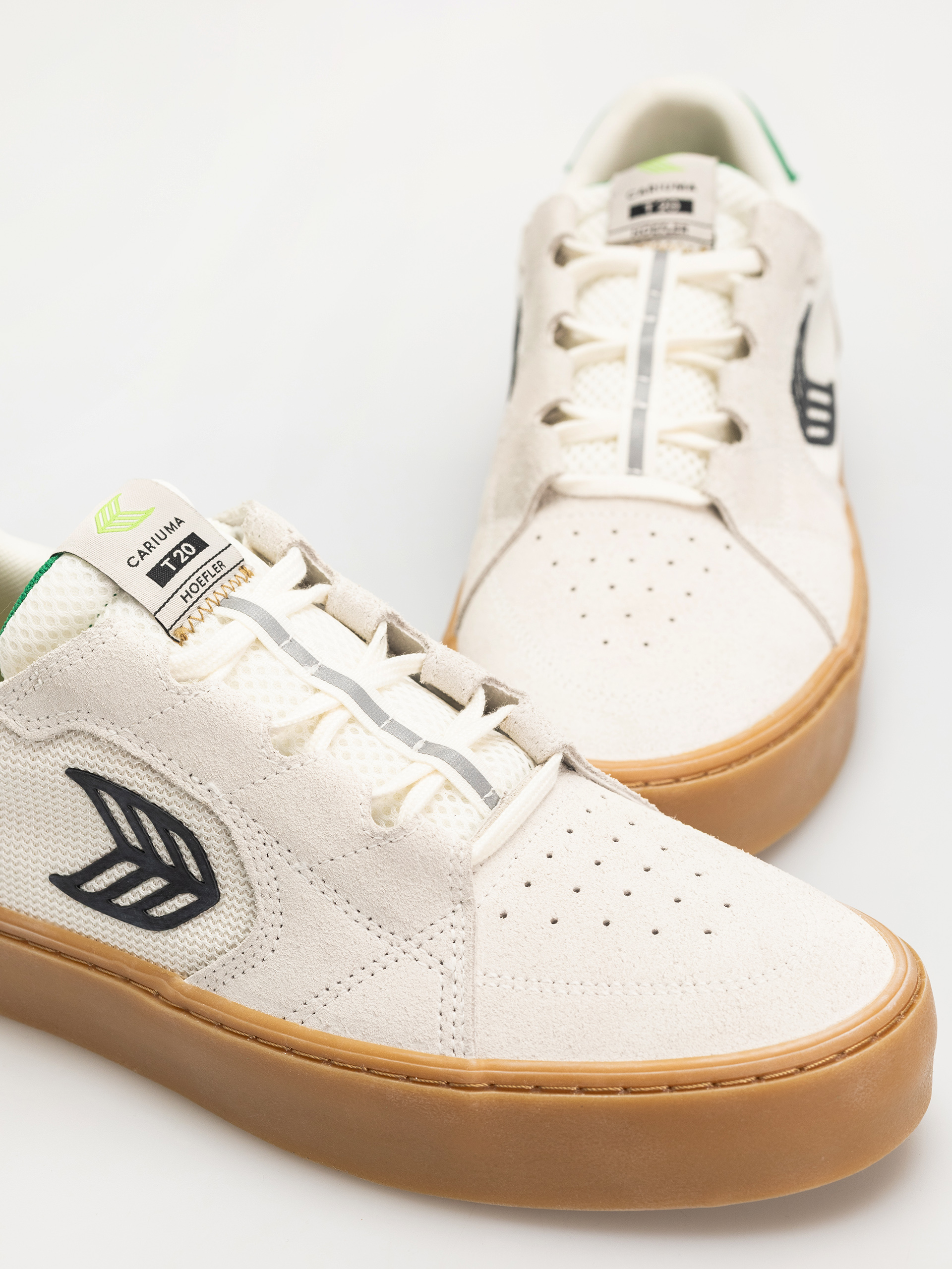 Cariuma T20 Pro Cipők (gum smoke white suede and mesh black logo green)