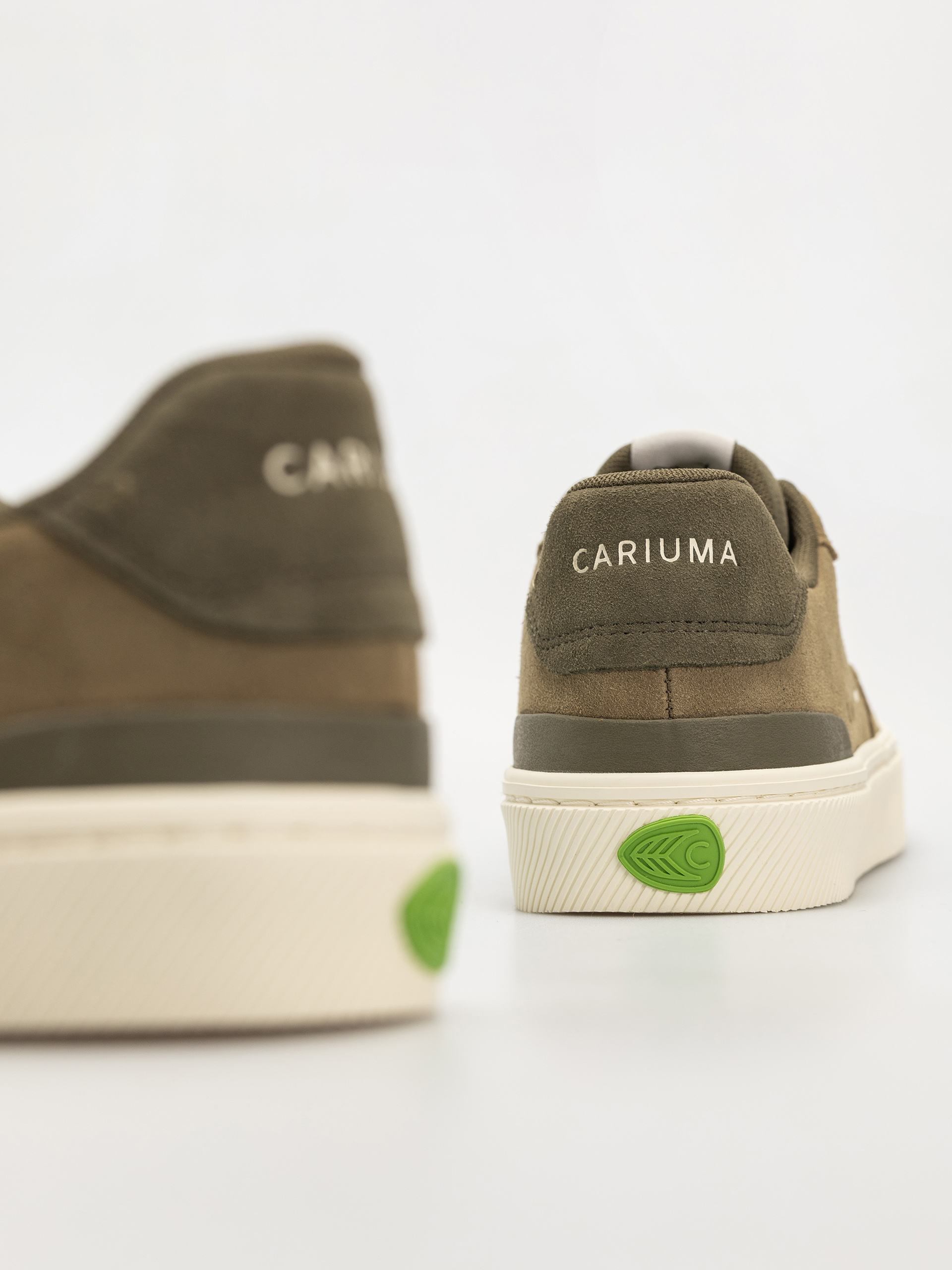 Cariuma Luan Pro Cipők (olive green suede ivory logo burnt olive)