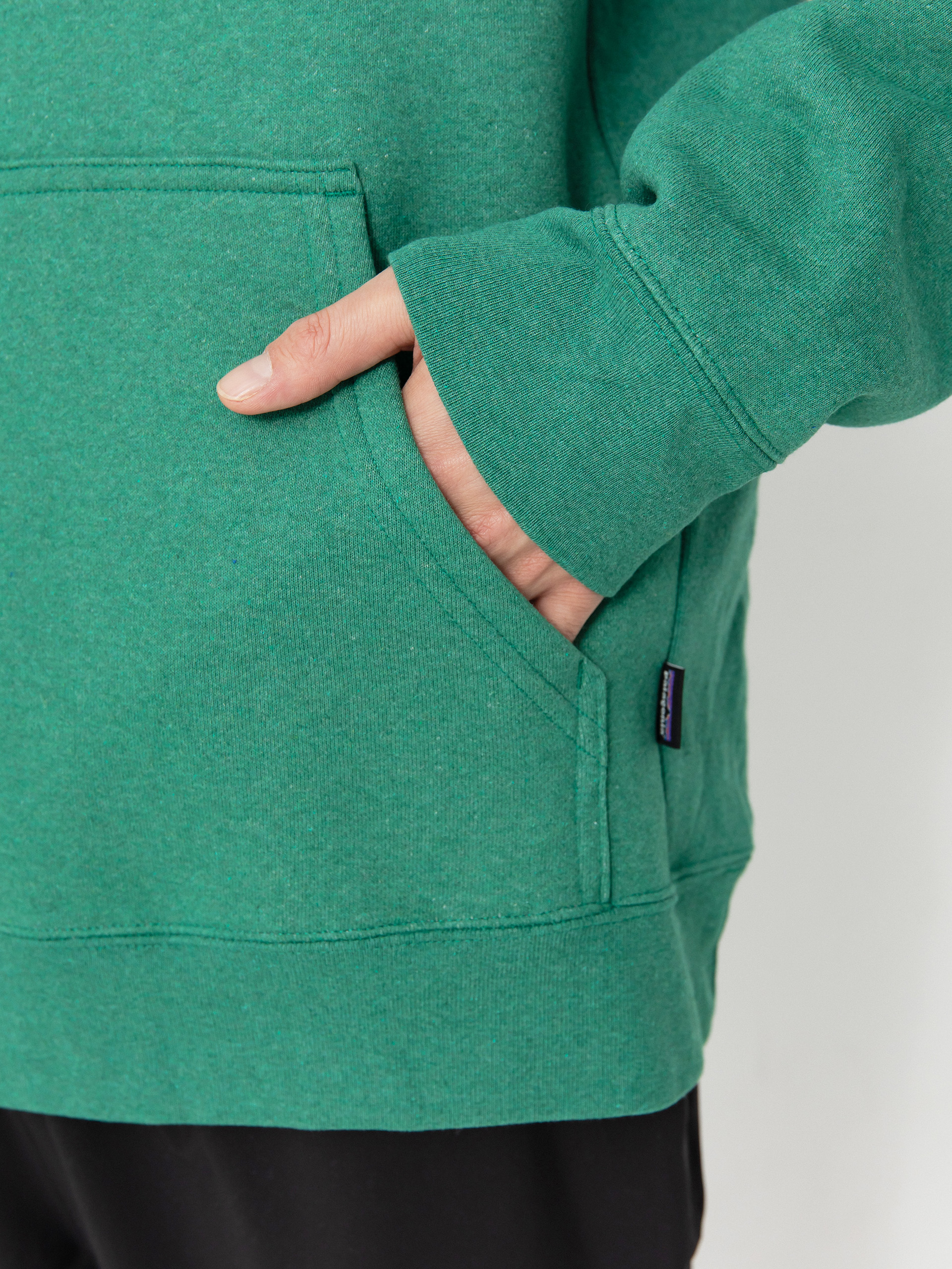 Patagonia P 6 Logo Uprisal HD Kapucnis pulóver (p-6 outline/heartleaf green)