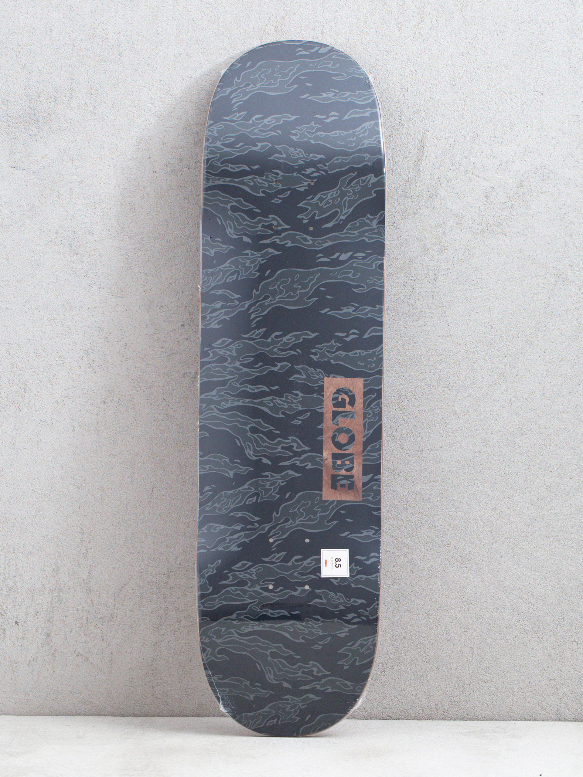 Gördeszka lap Globe Goodstock (black camo)
