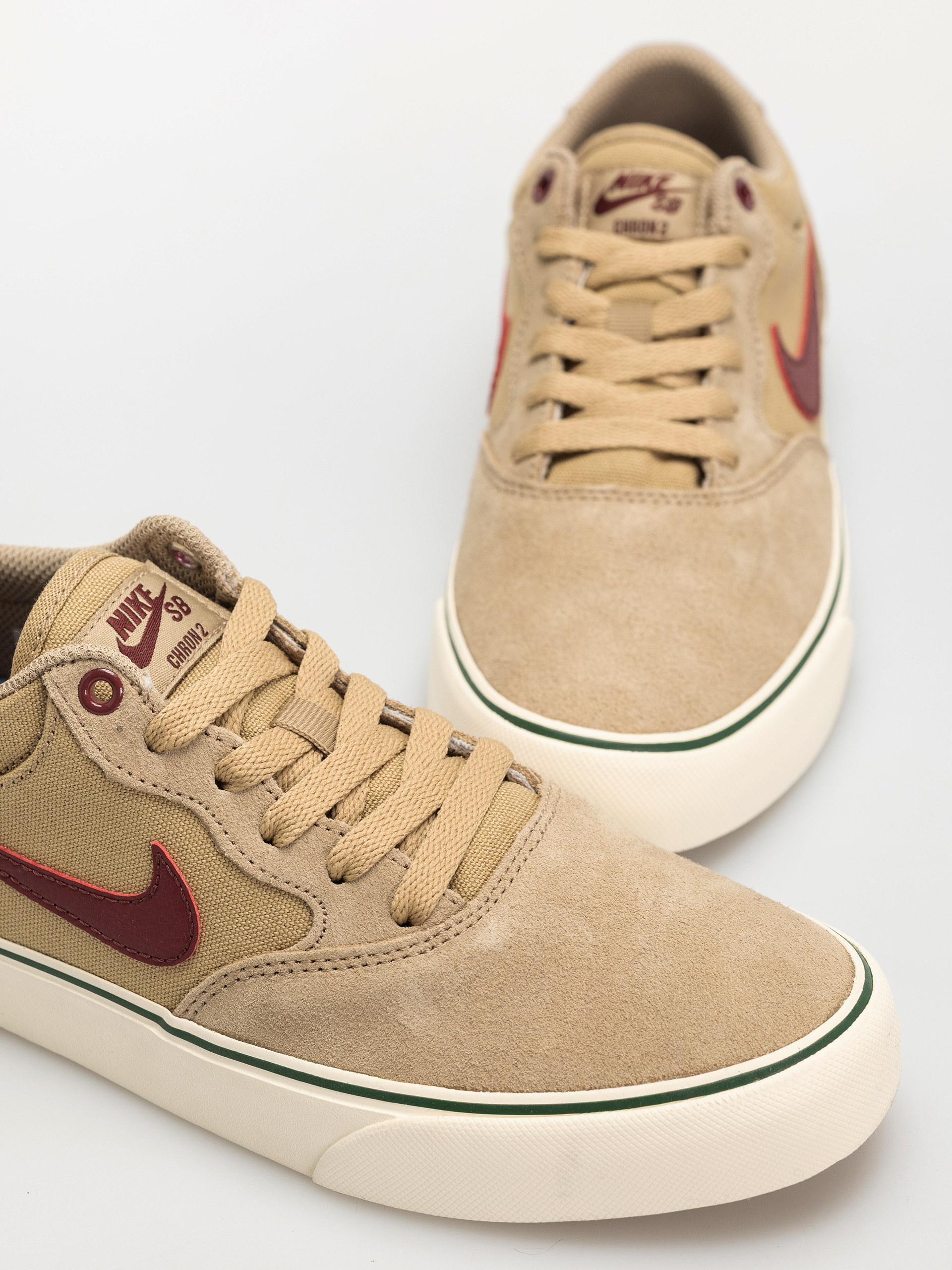 Nike SB Chron 2 Cipők (parachute beige/dark team red)
