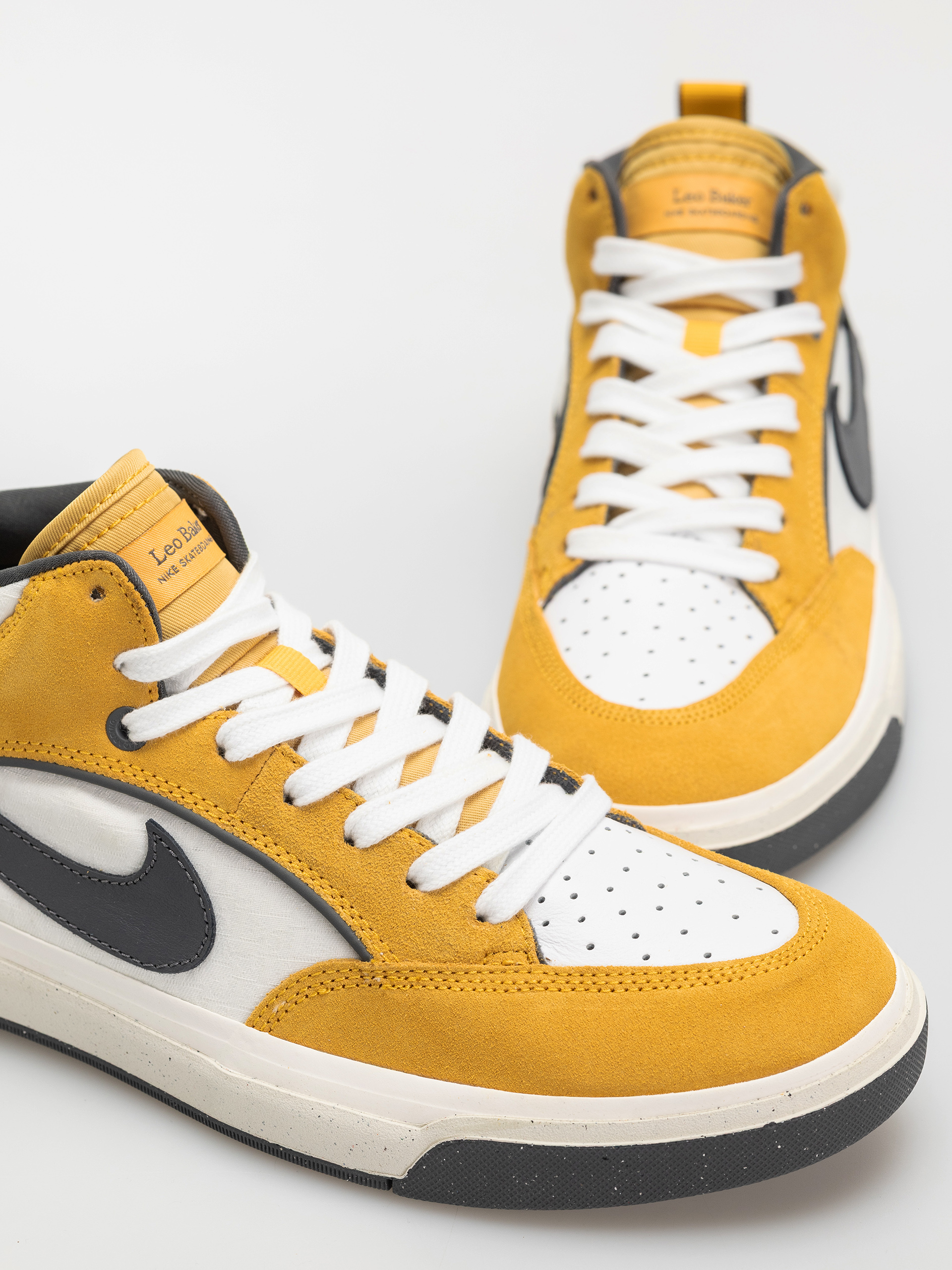 Nike SB React Leo Cipők (university gold/dark grey)