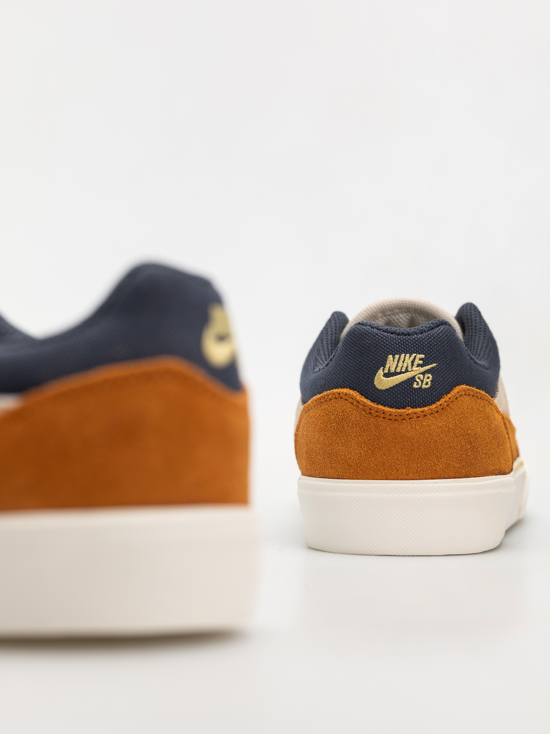Nike SB Malor Cipők (lt orewood brn/thunder blue monarch sail)