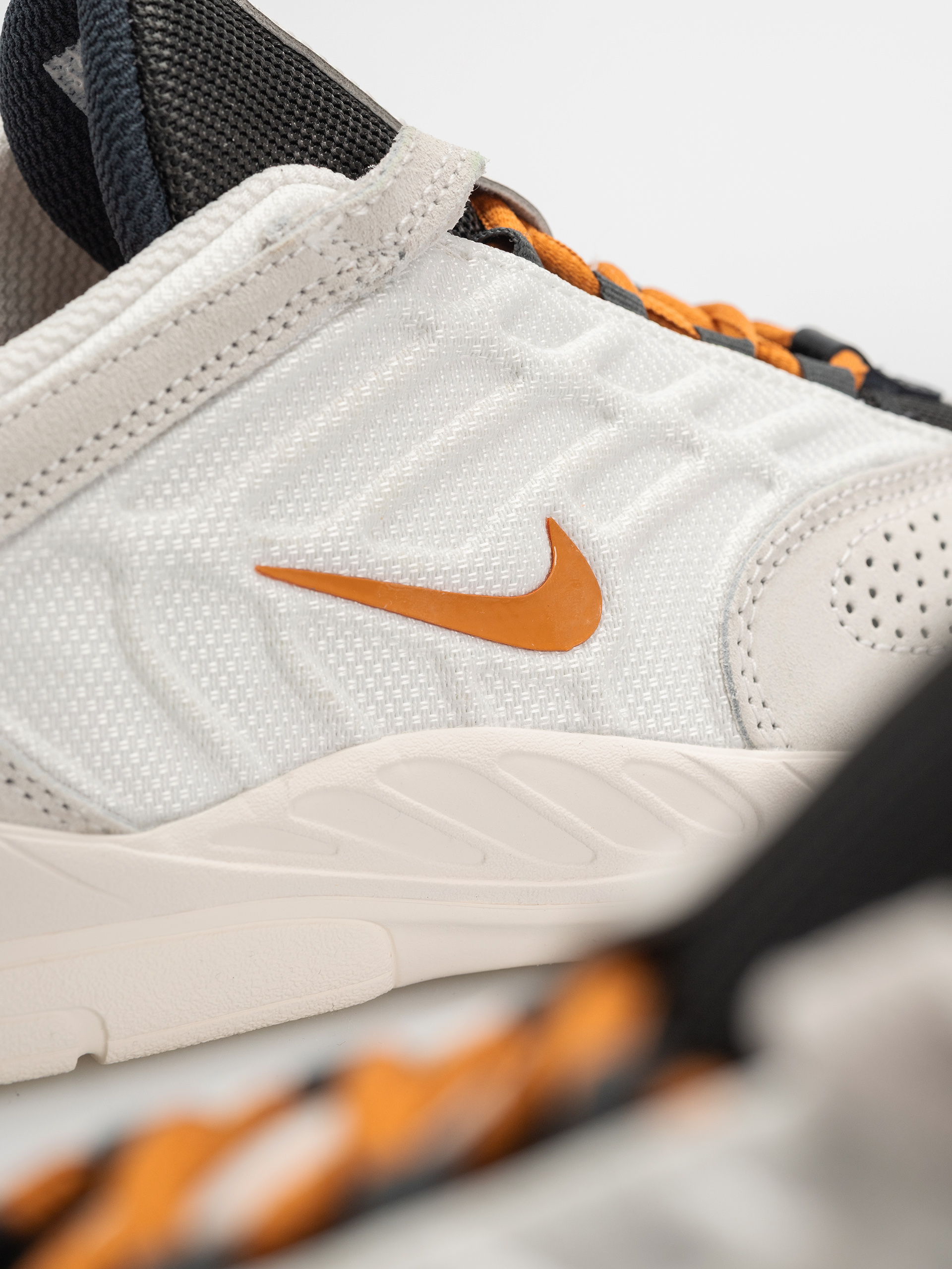 Nike SB Vertebrae Cipők (summit white/monarch phantom)