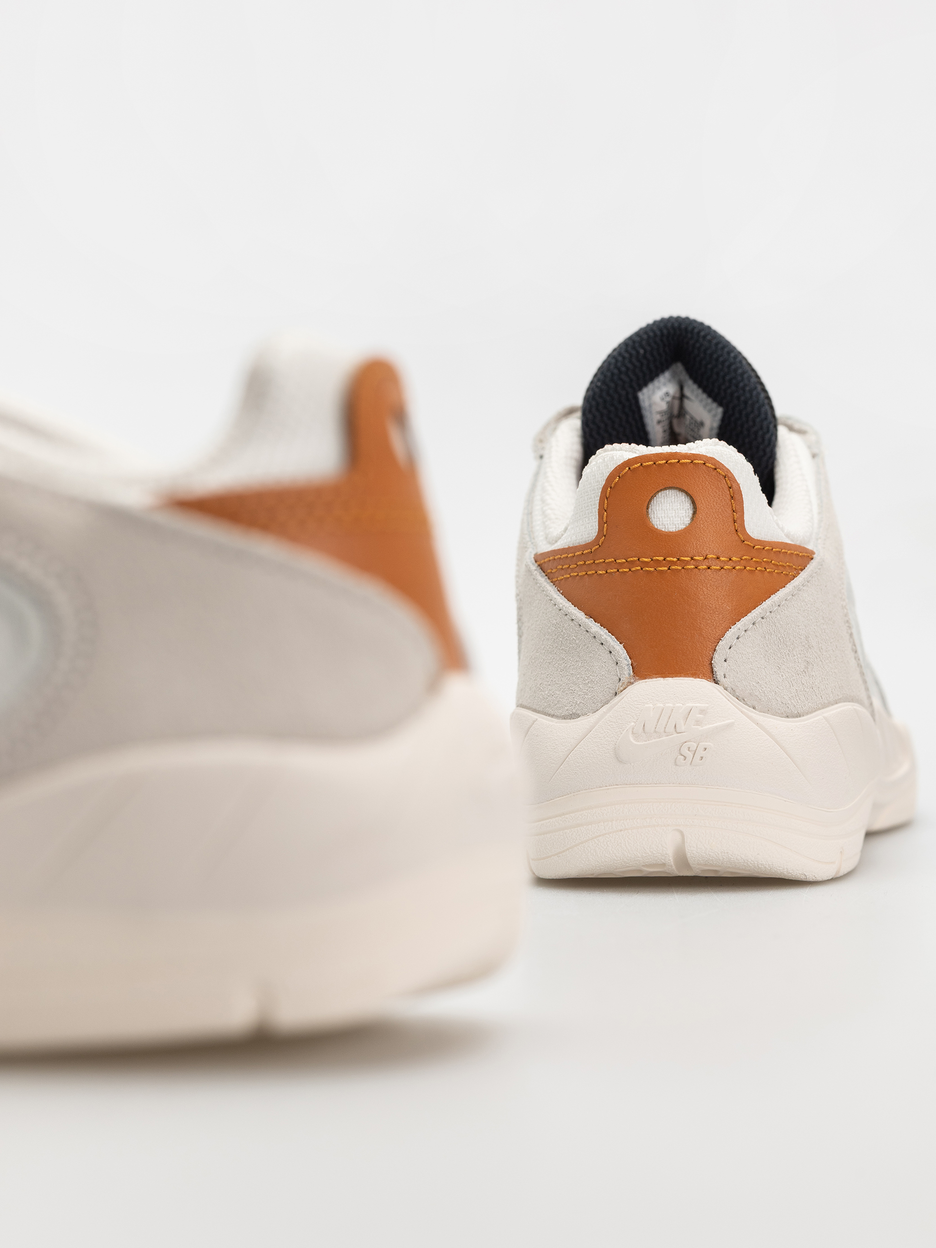 Nike SB Vertebrae Cipők (summit white/monarch phantom)