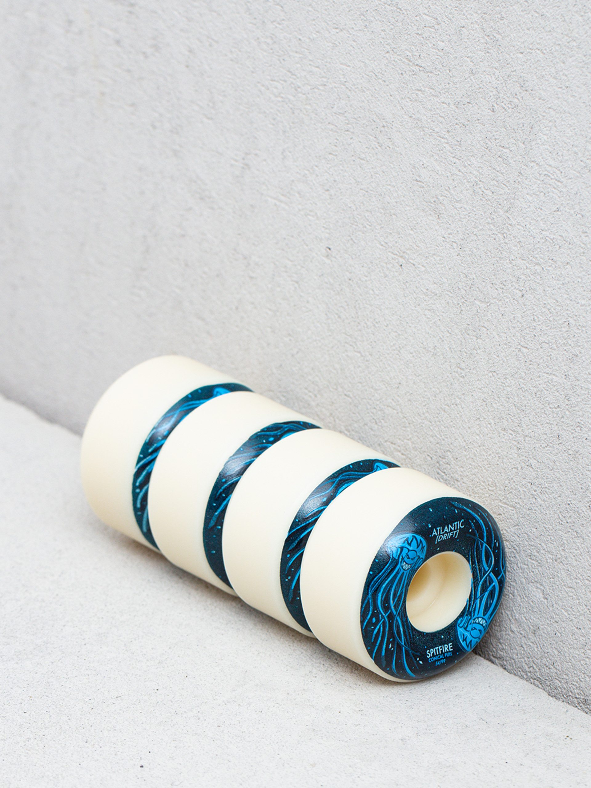 Spitfire F4 99D Atlantic Drift Conical Full Gördeszka kerék (natural/navy)