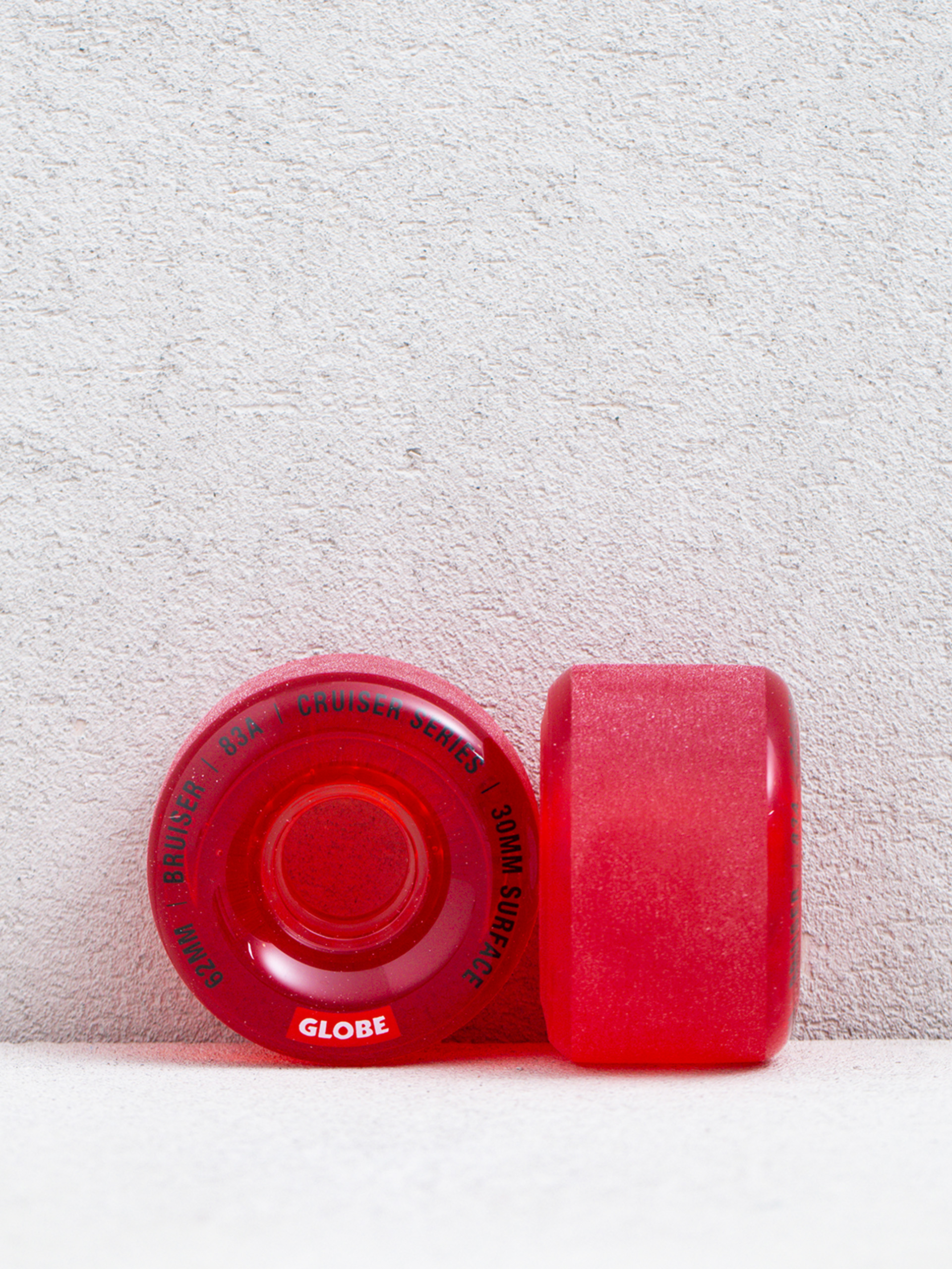 Globe Bruiser Gördeszka kerék (clear red)