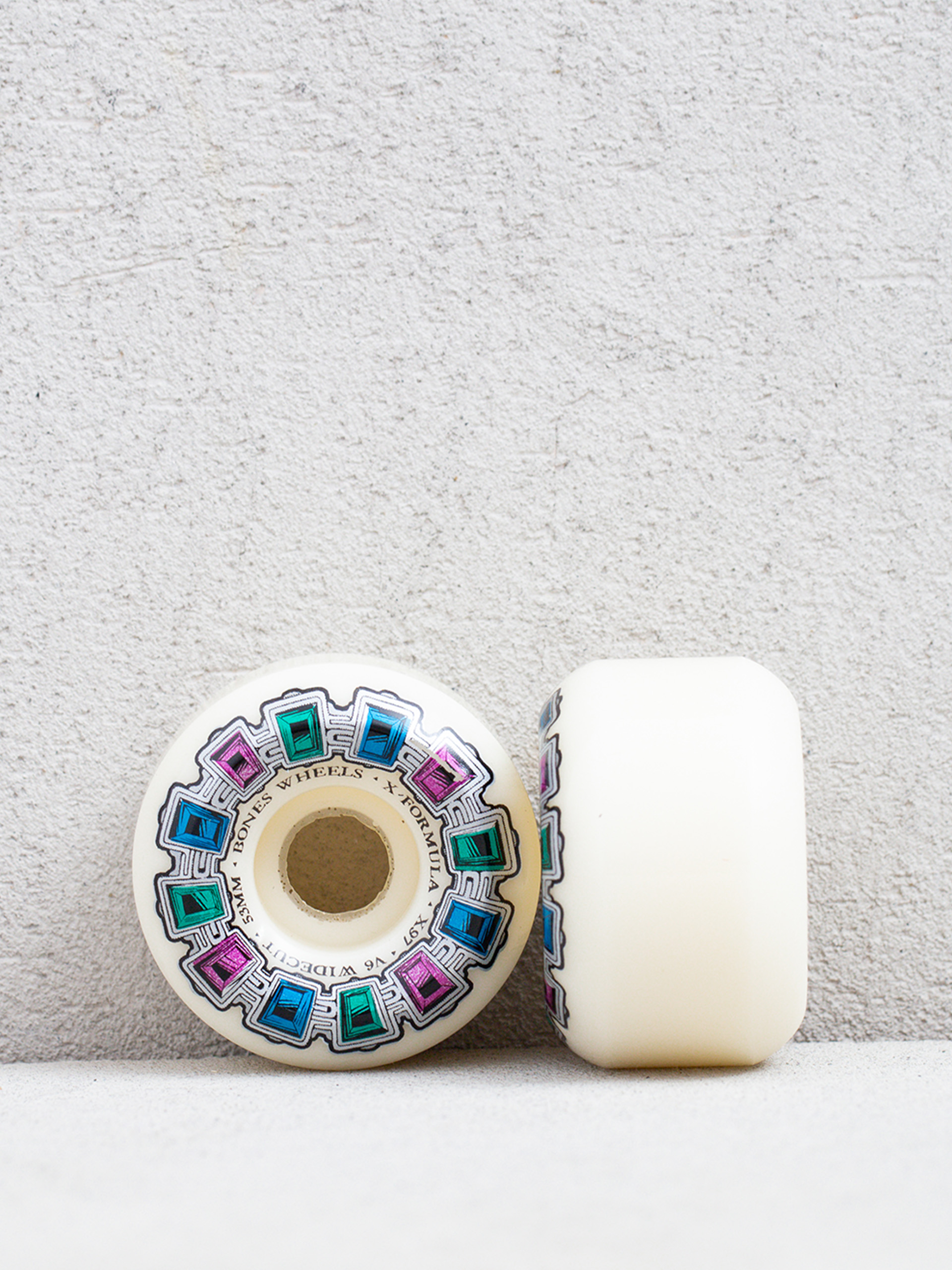 Bones X Formula Dial Of Destiny V6 Widecut 97A Gördeszka kerék (natural/multi)