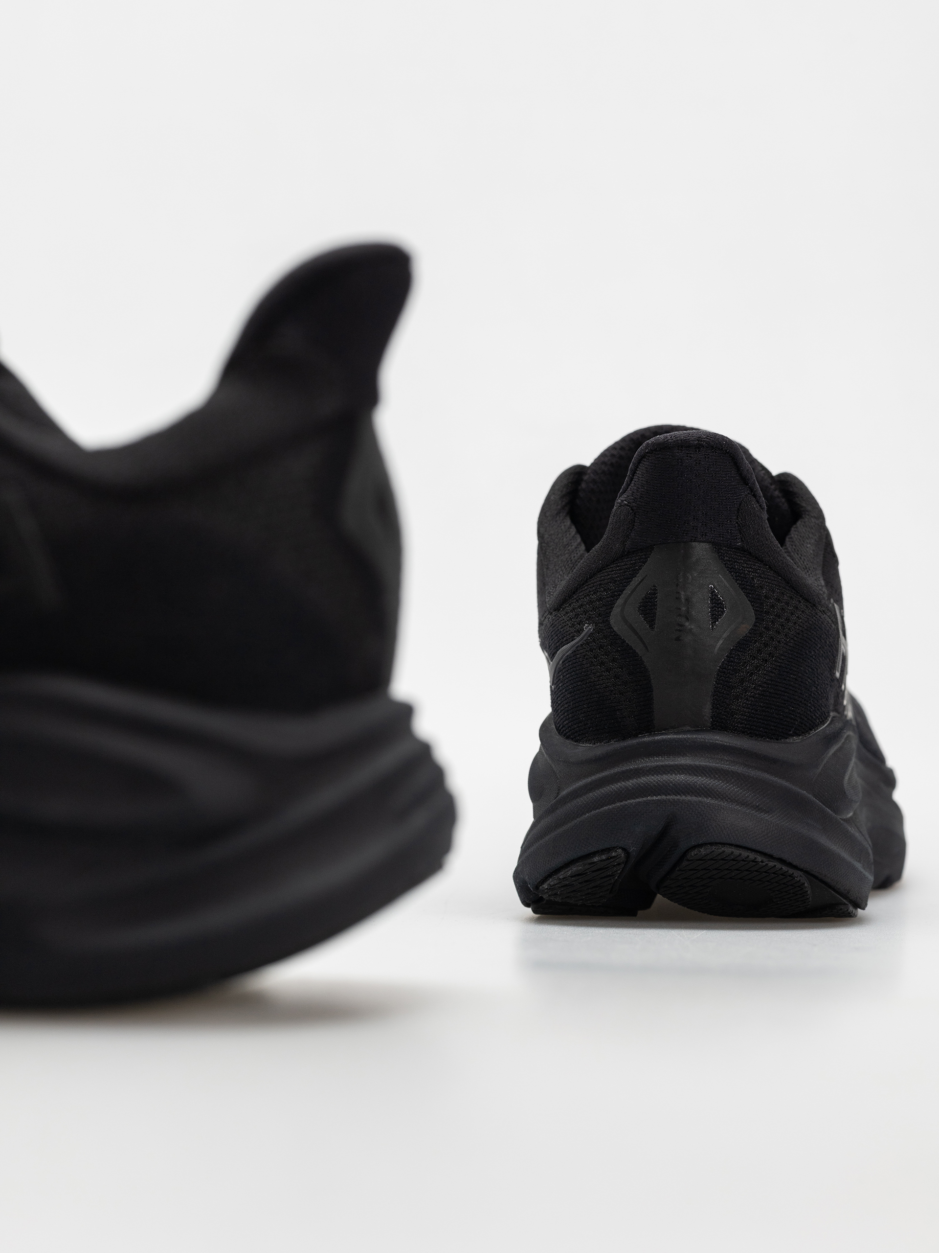 Hoka Clifton 10 Cipők (black/black)