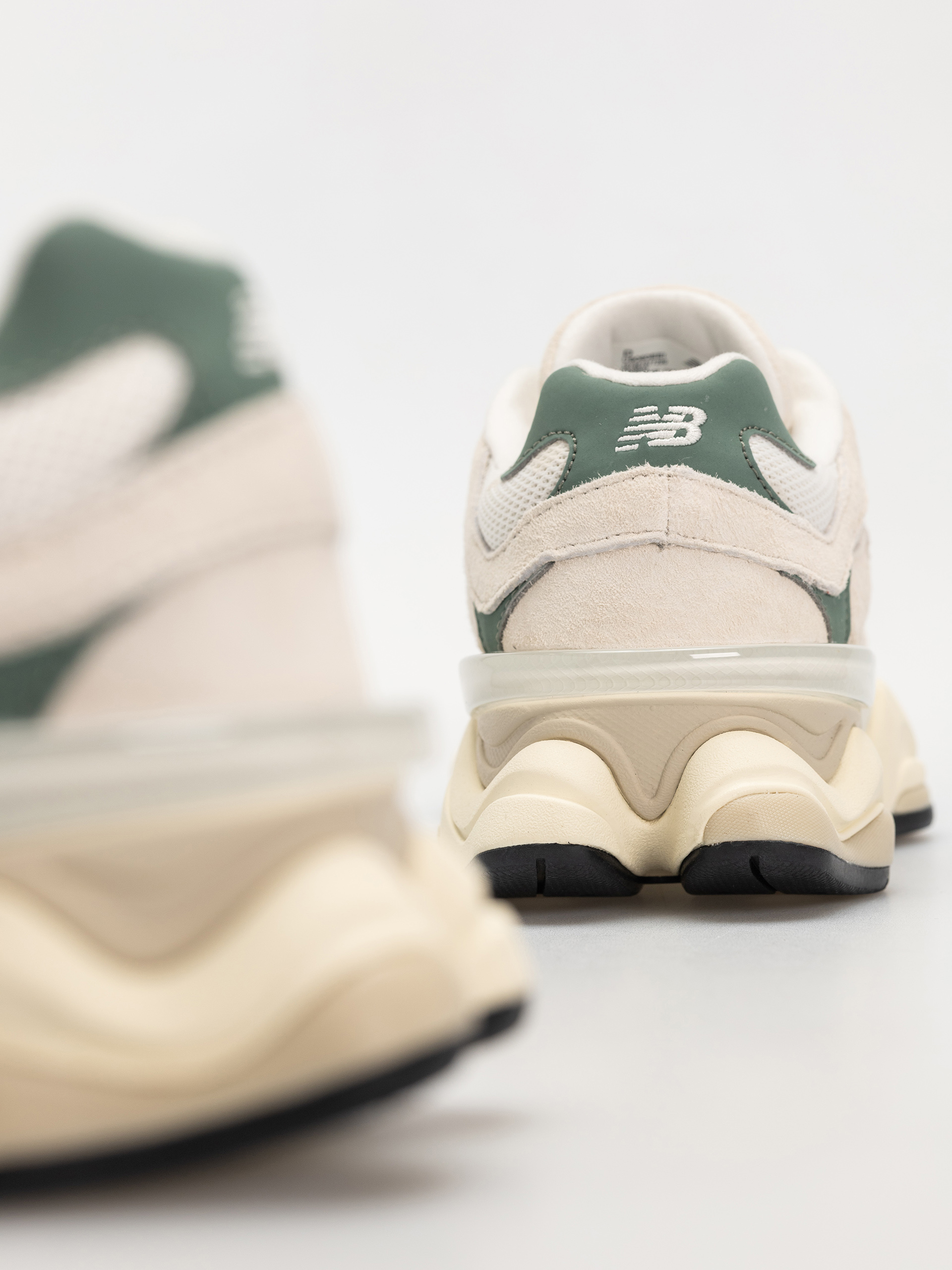 New Balance 9060 Cipők (linen)