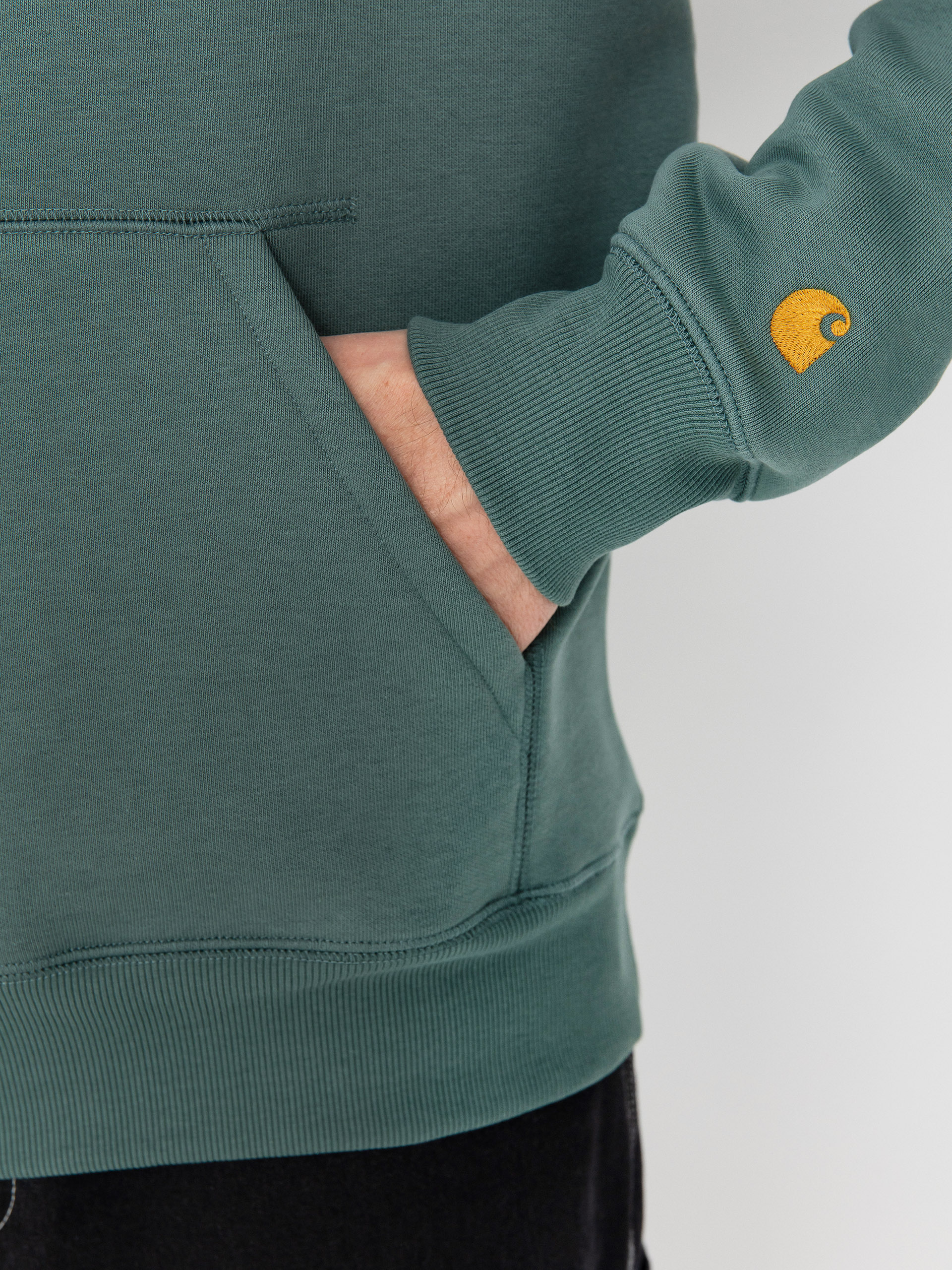 Kapucnis pulóver Carhartt WIP Chase HD (silver pine/gold)