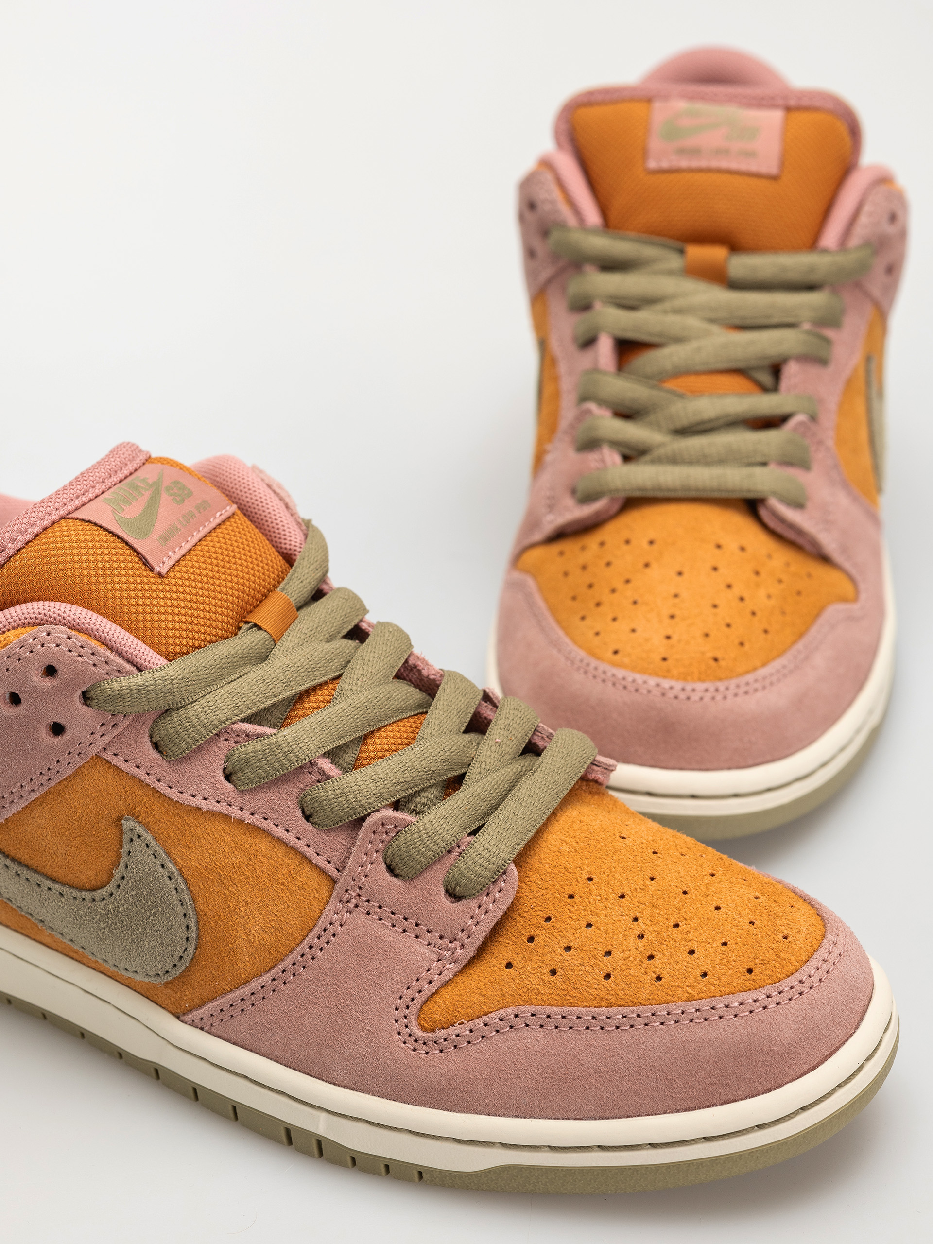 Nike SB Dunk Low Pro Cipők (red stardust/neutral olive monarch)