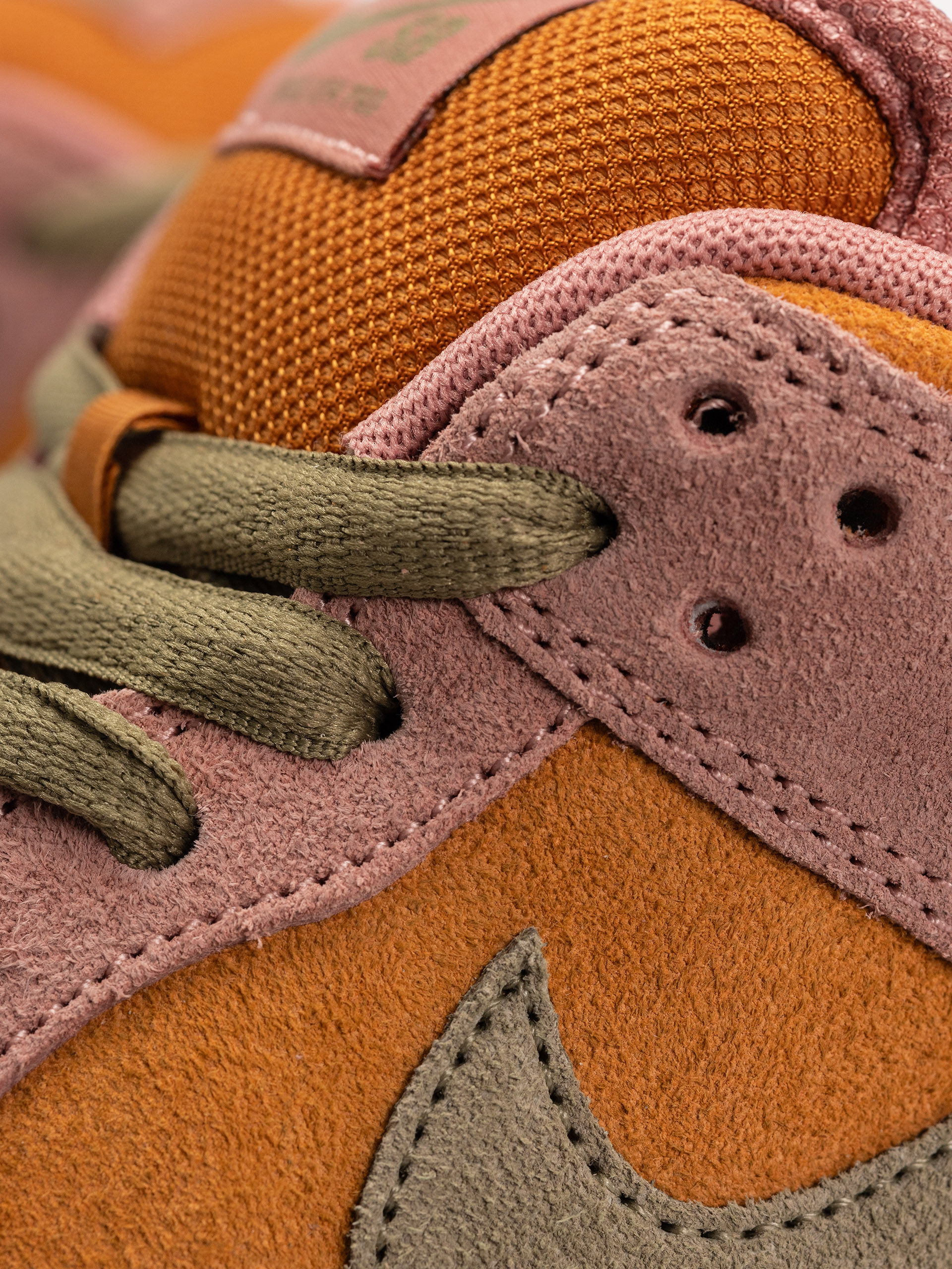 Nike SB Dunk Low Pro Cipők (red stardust/neutral olive monarch)