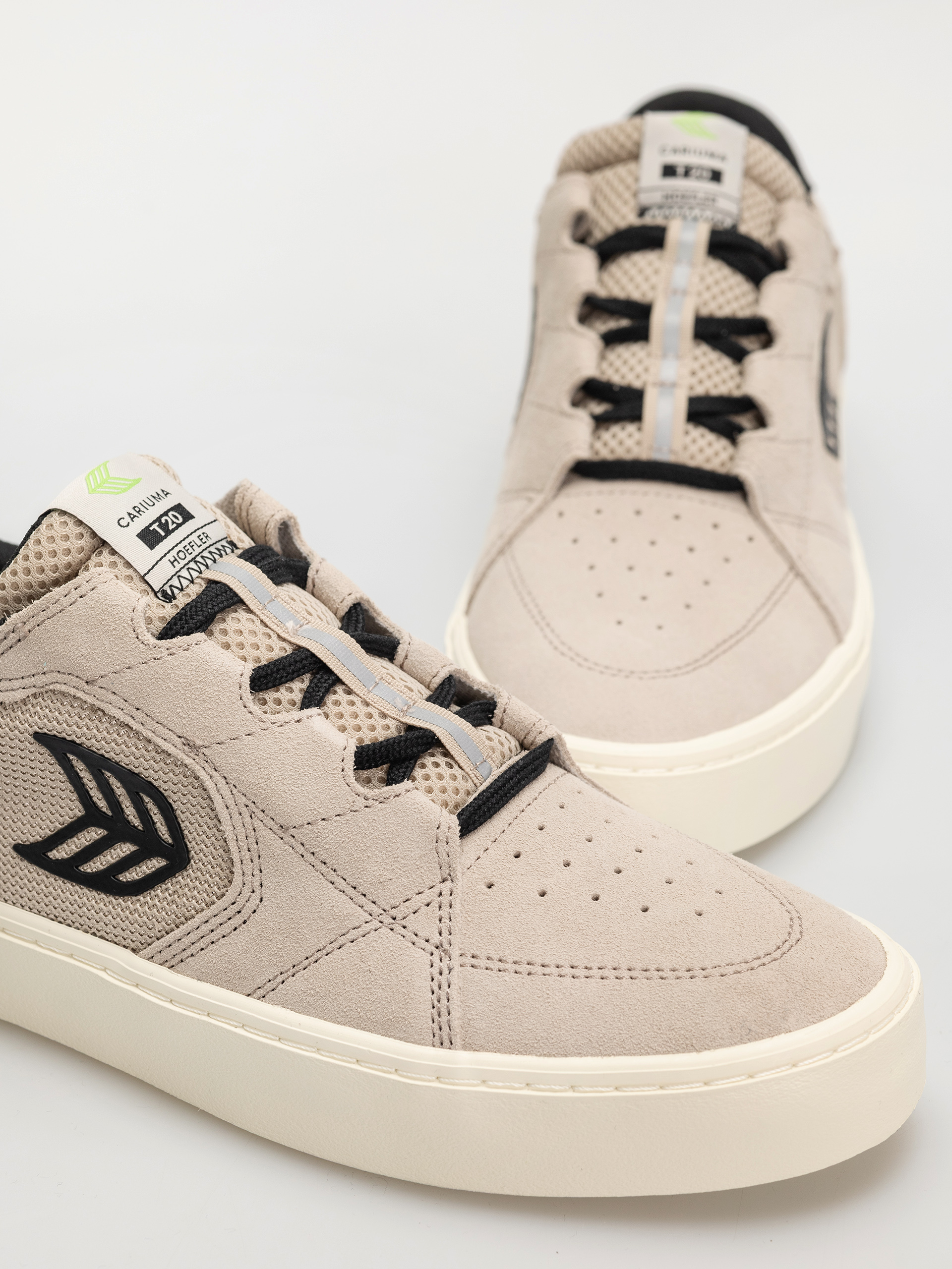 Cariuma T20 Pro Cipők (plaza taupe suede and mesh black logo)