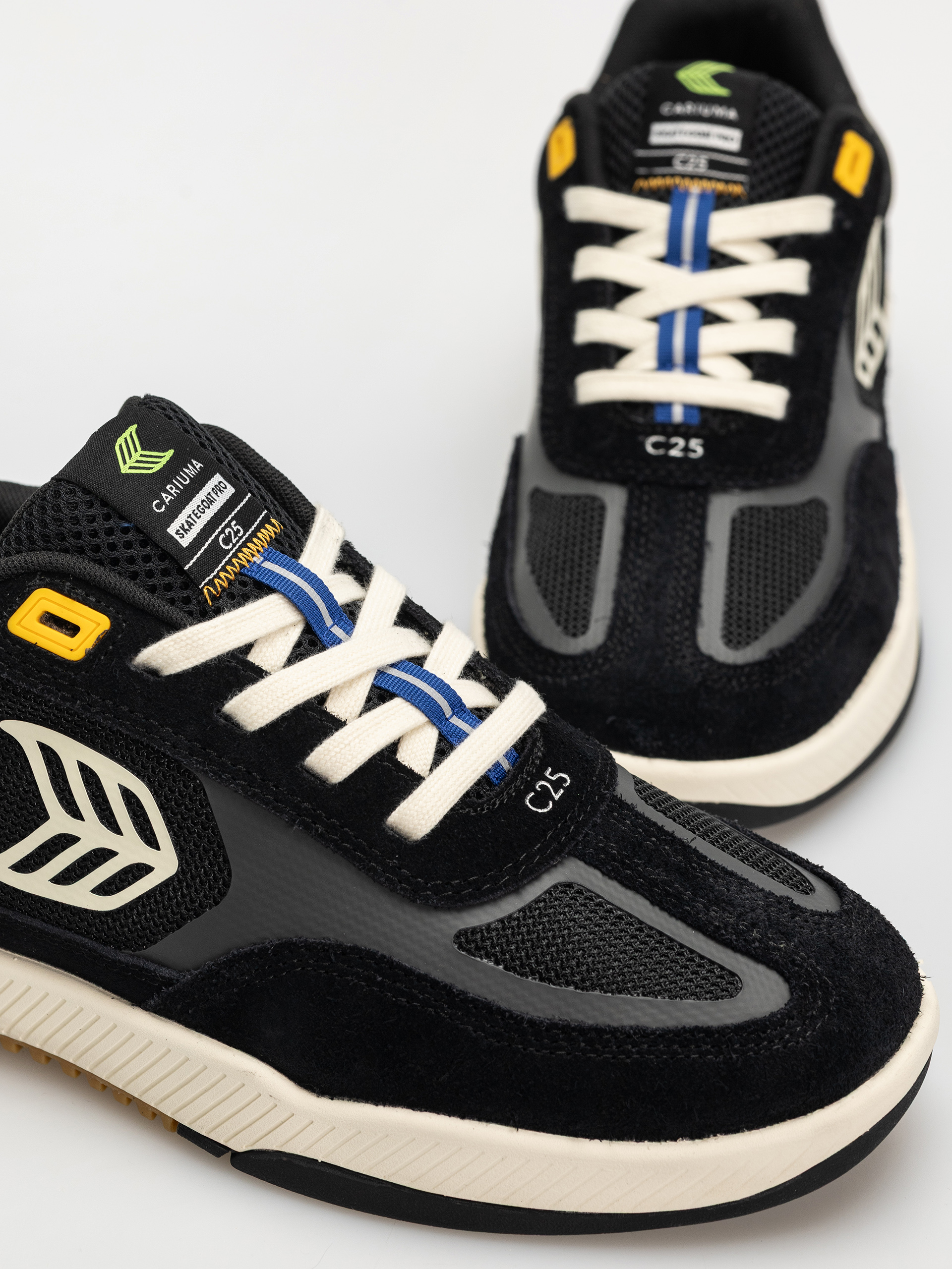 Cariuma Skategoat C25 Pro Cipők (black suede and mesh ivory logo yellow)