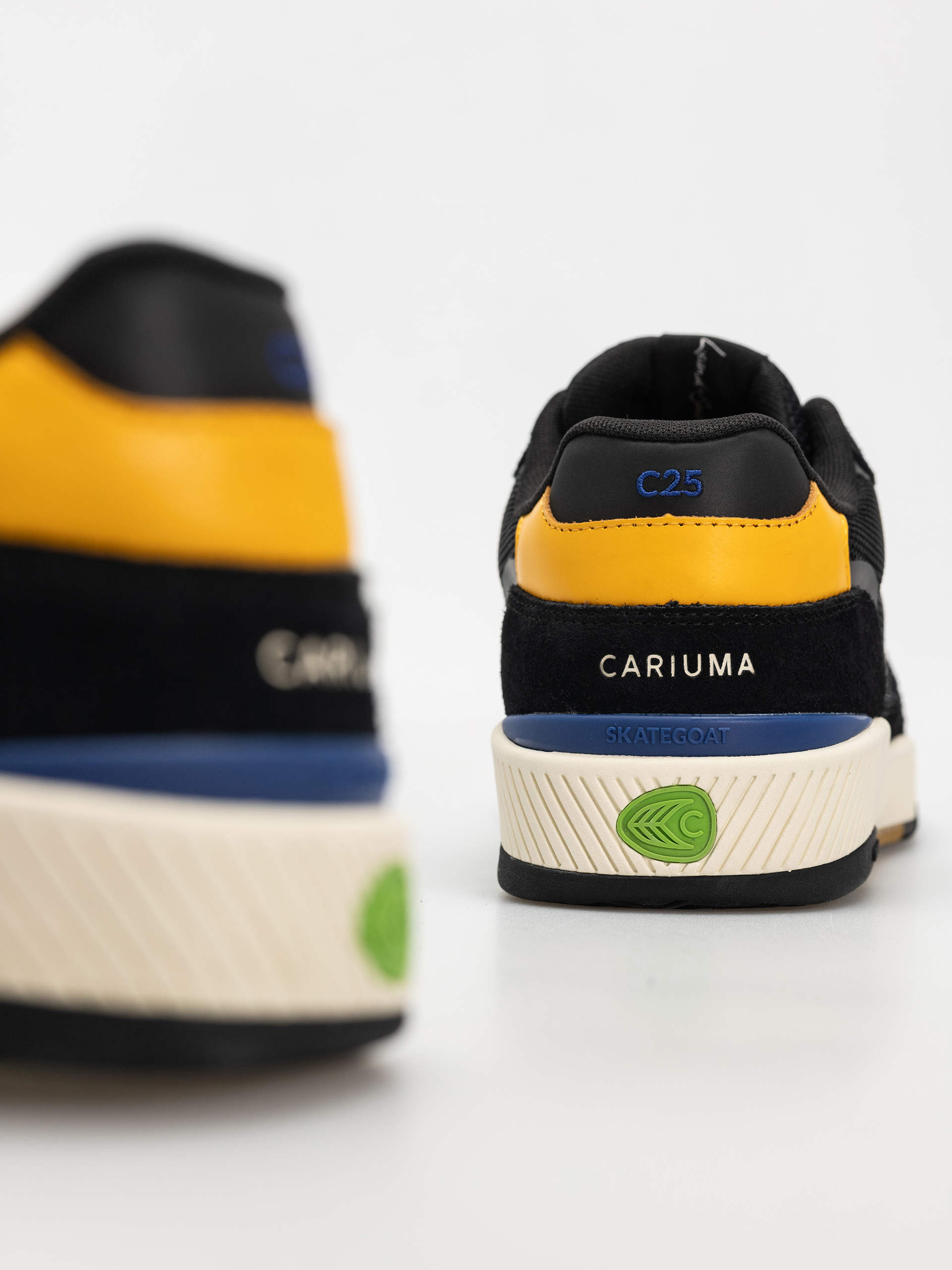 Cariuma Skategoat C25 Pro Cipők (black suede and mesh ivory logo yellow)