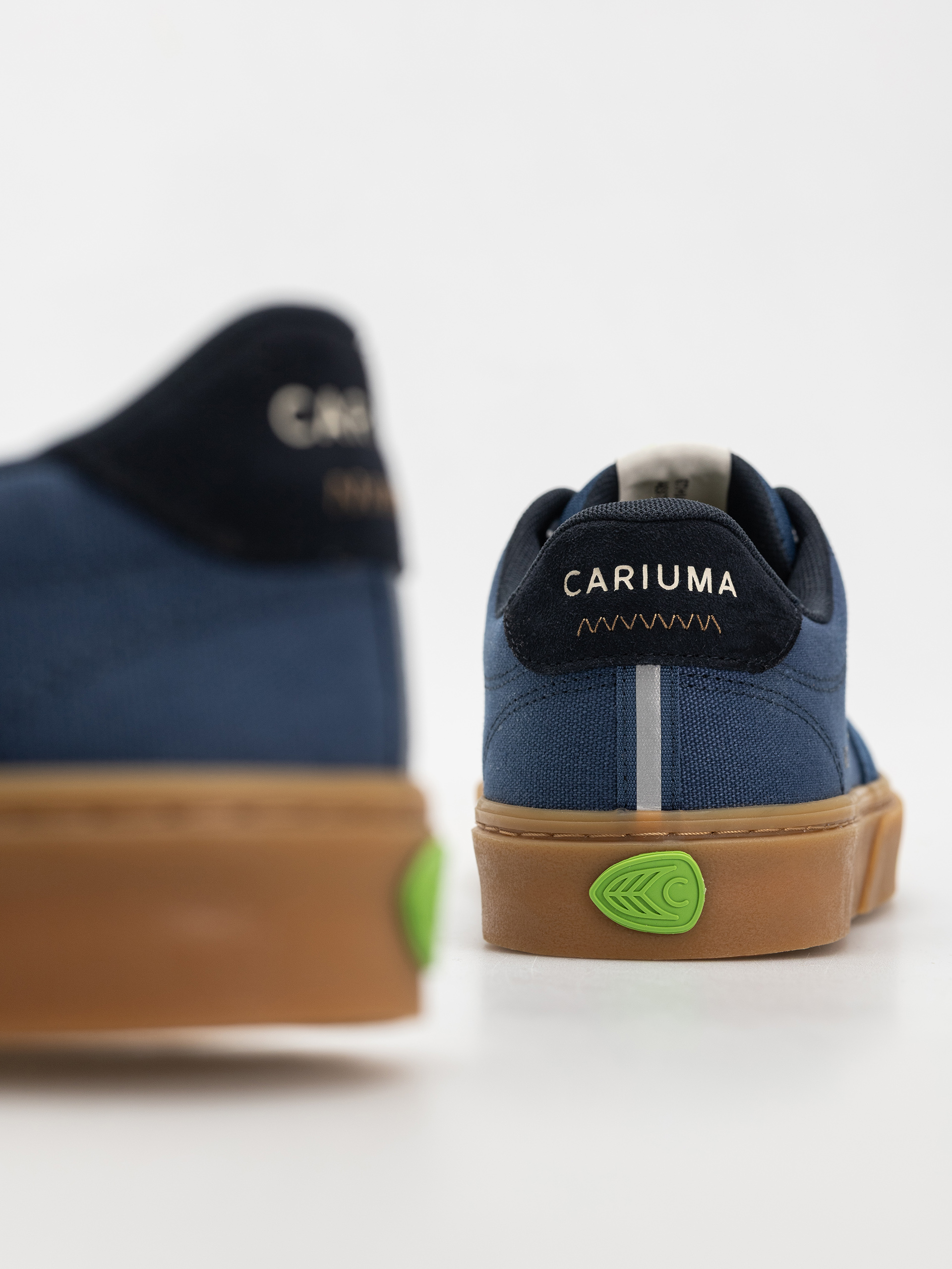 Cariuma Naioca Pro Cipők (gum shadow blue suede and canvas ivory logo navy)