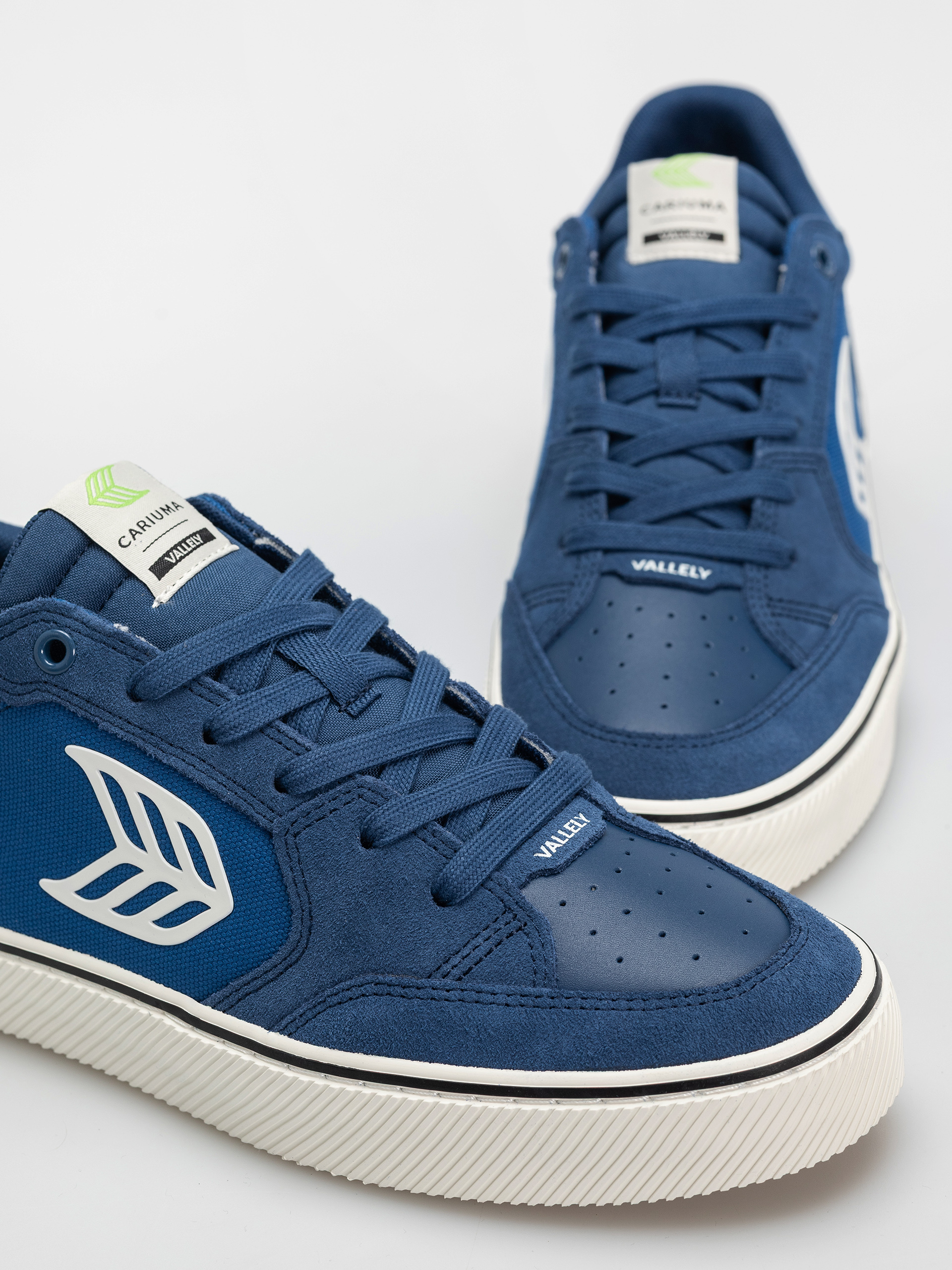 Cariuma Vallely Pro Cipők (mystery blue suede and cordura off white logo)