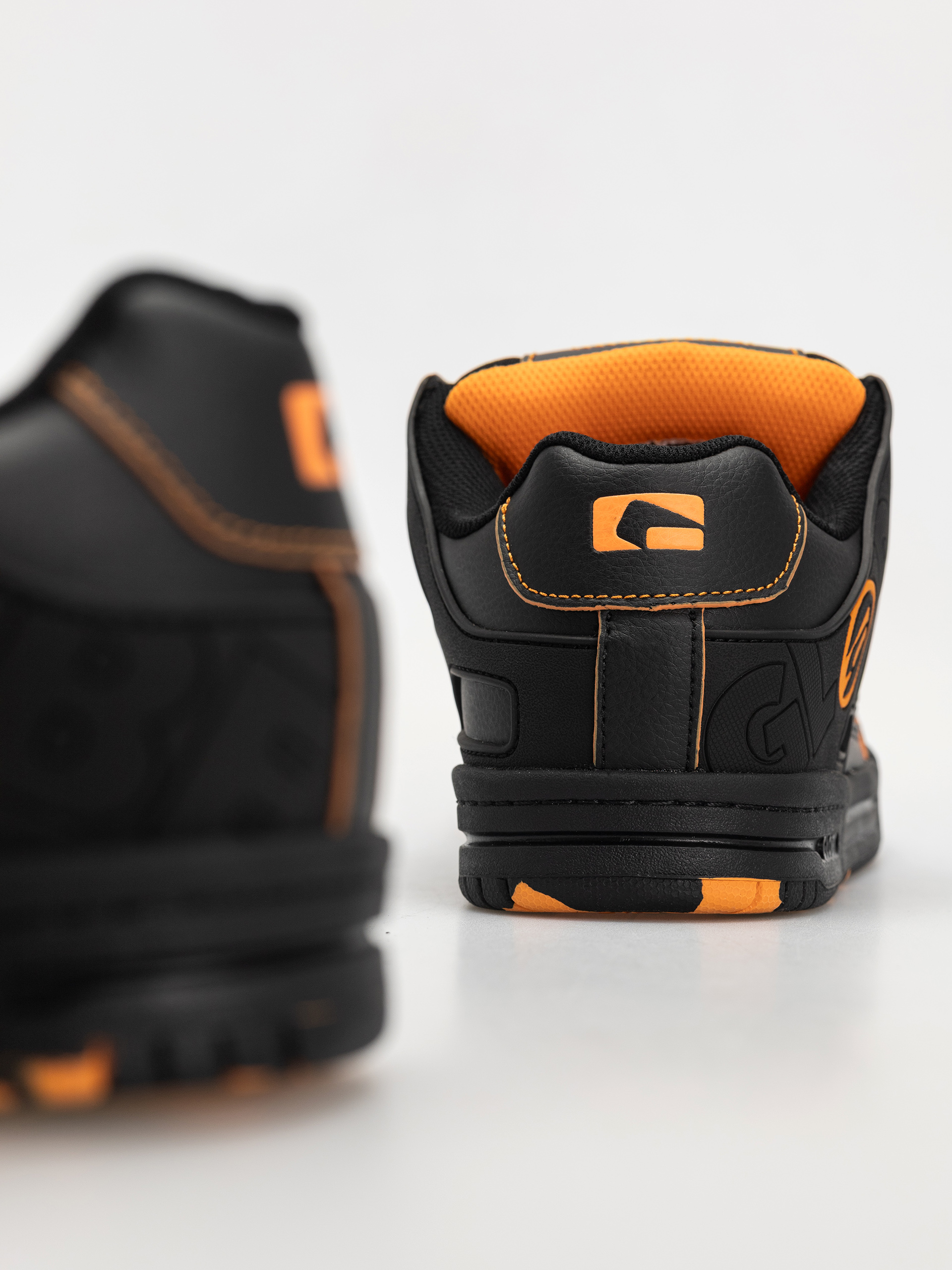 Cipők Globe Tilt (black orange mosaic)