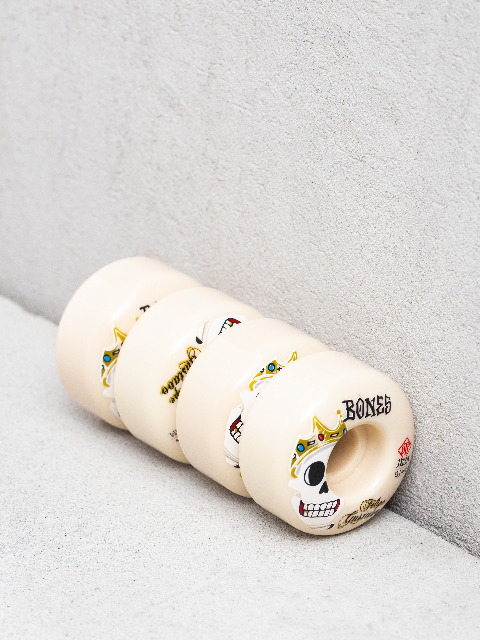 Bones Gustavo Notorious Streettech V1 103A Gördeszka kerék (white)