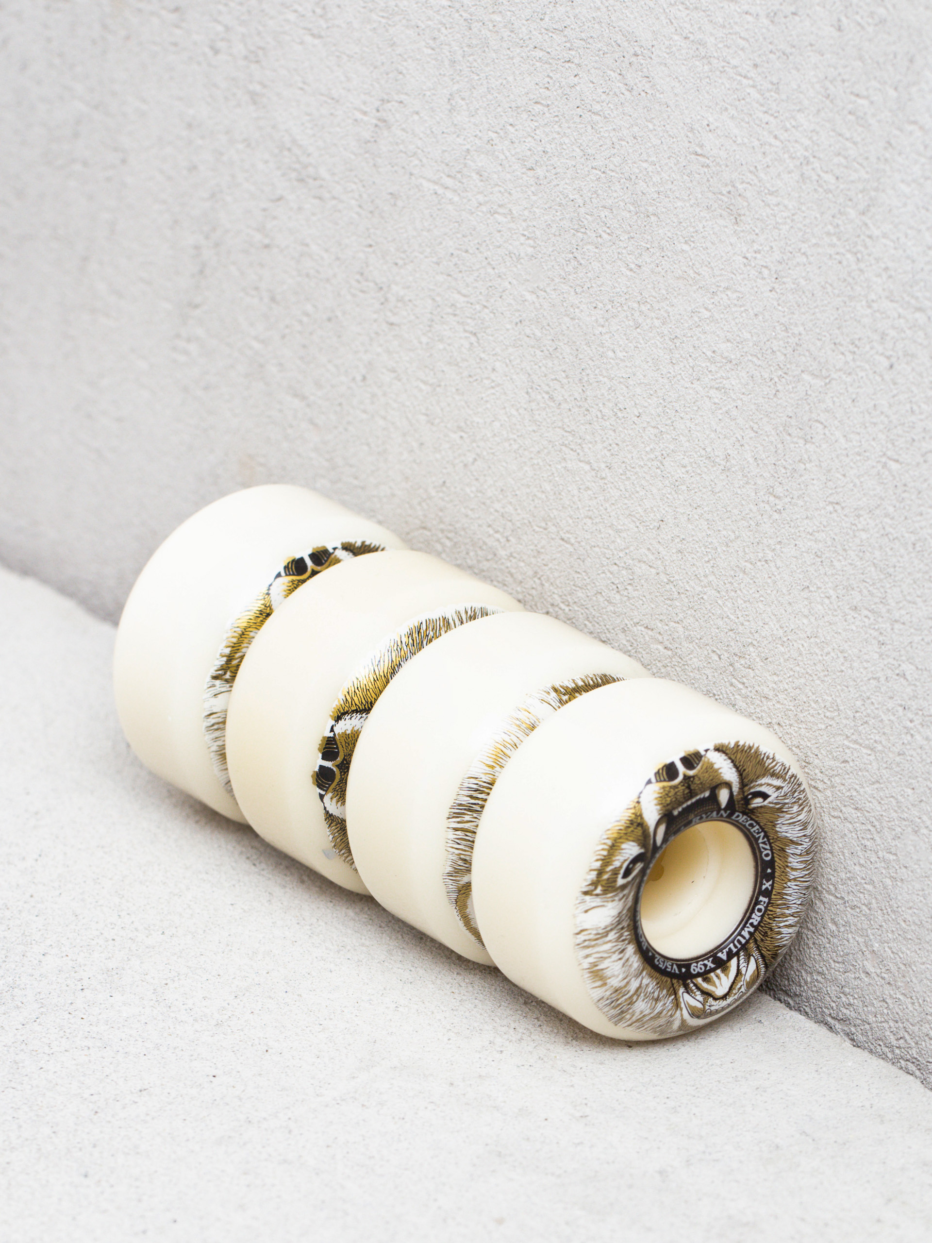 Bones X Formula Decenzo Bear Grills V5 Sidecut 99A Gördeszka kerék (natural)