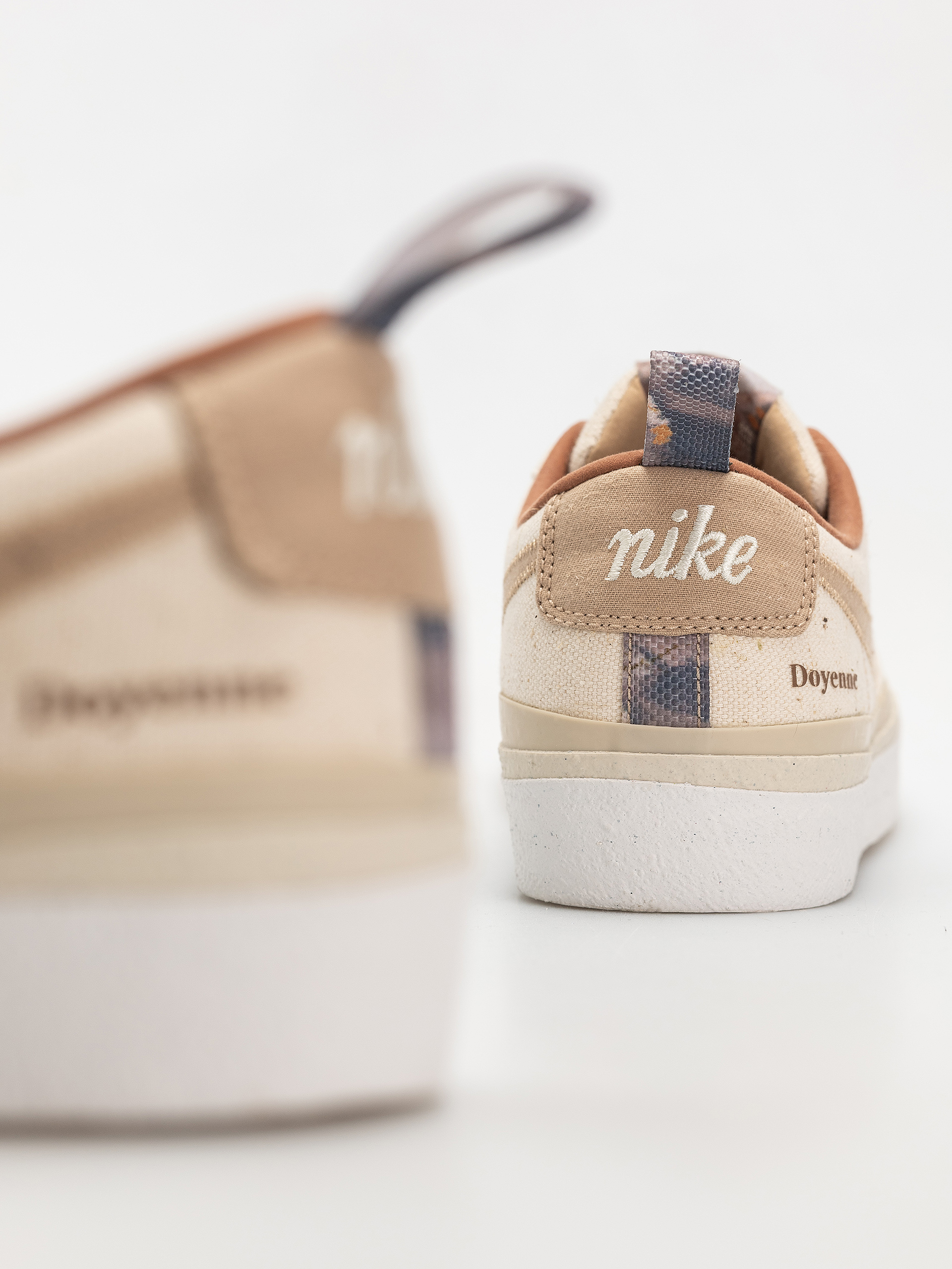 Nike SB Blazer Low X Doyenne Cipők (coconut milk/rattan limestone rattan)